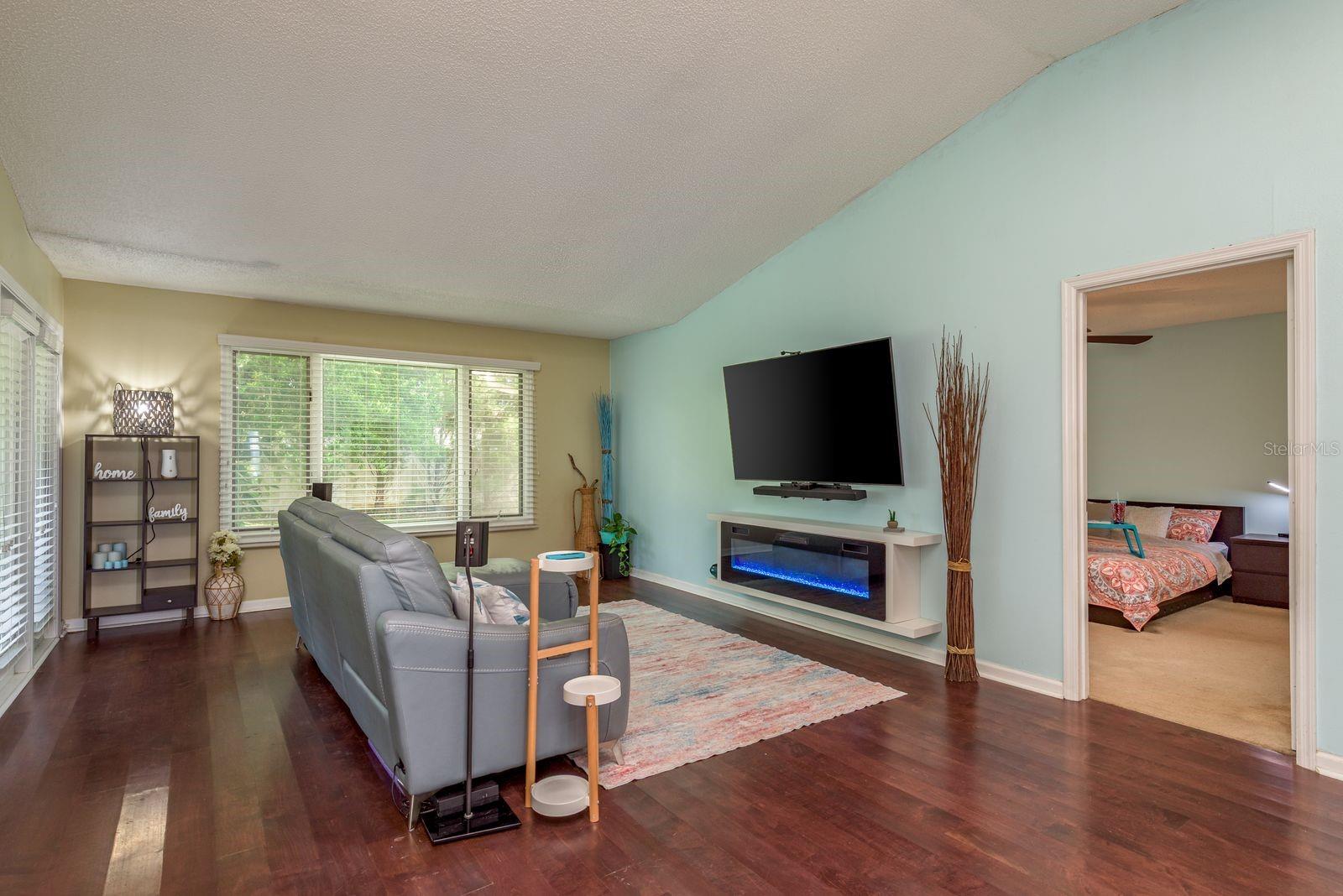 Image 10 of 35 For 1023 Lake Avoca Place