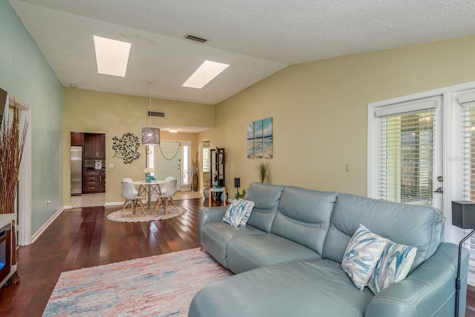 Image 4 of 35 For 1023 Lake Avoca Place