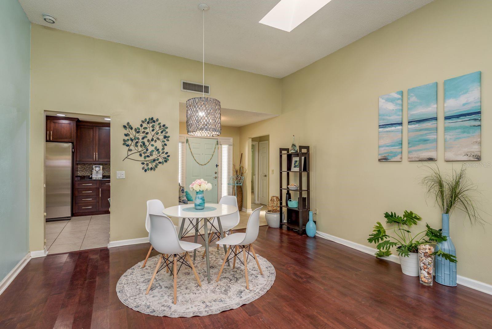 Image 5 of 35 For 1023 Lake Avoca Place