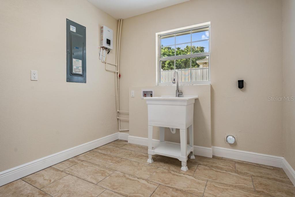 Image 29 of 49 For 4412 Orangewood Loop E