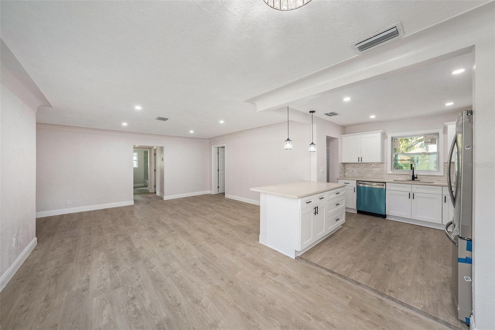 Image 4 of 28 For 780 28th Avenue S