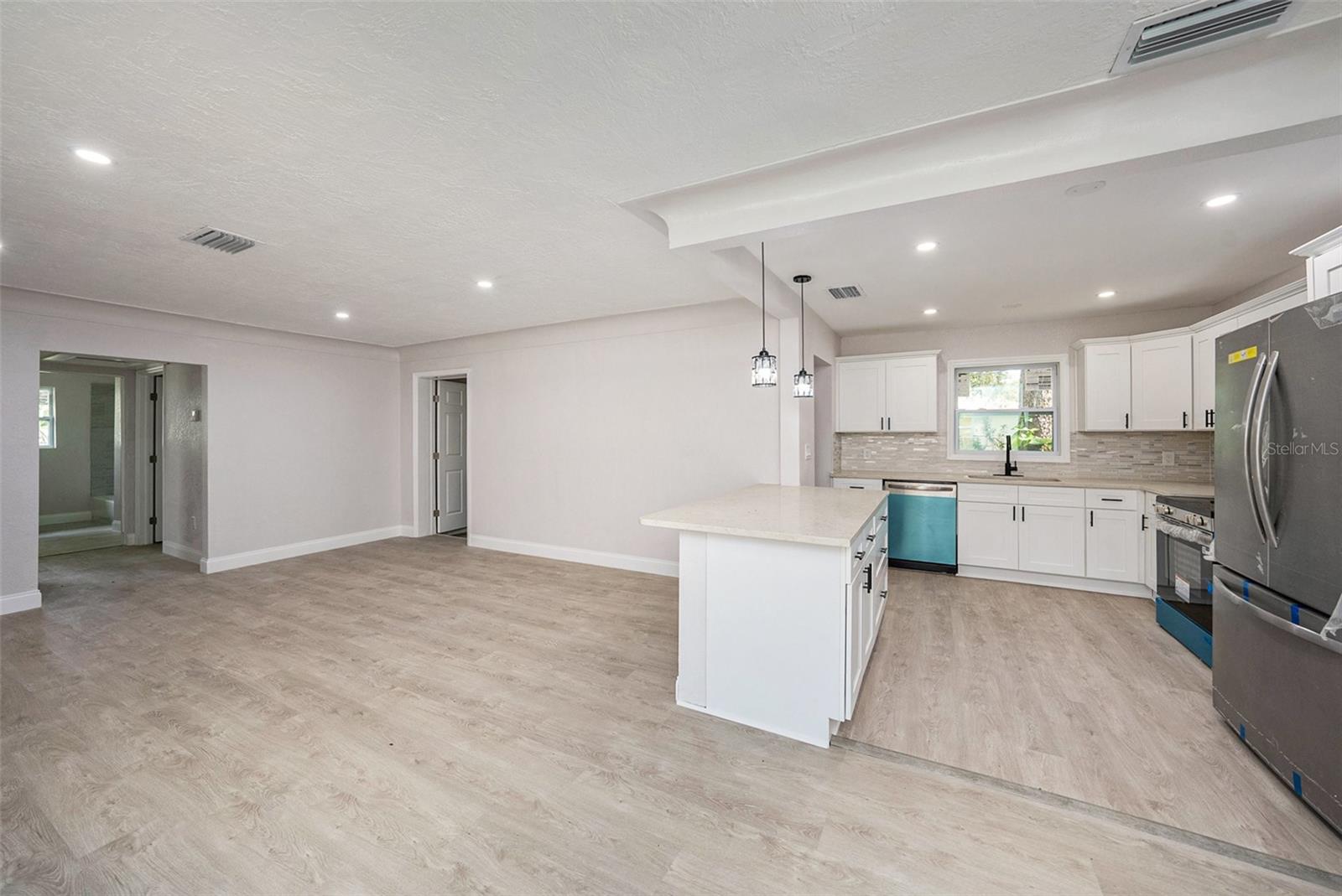 Image 8 of 28 For 780 28th Avenue S
