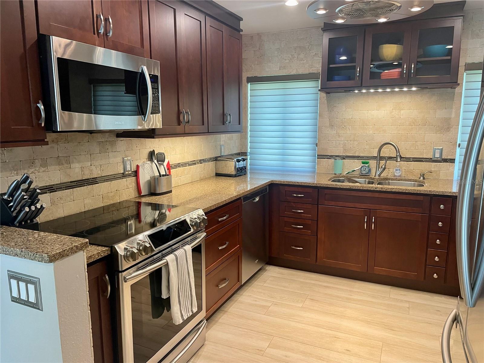 Image 15 of 42 For 1451 Gulf Boulevard 204