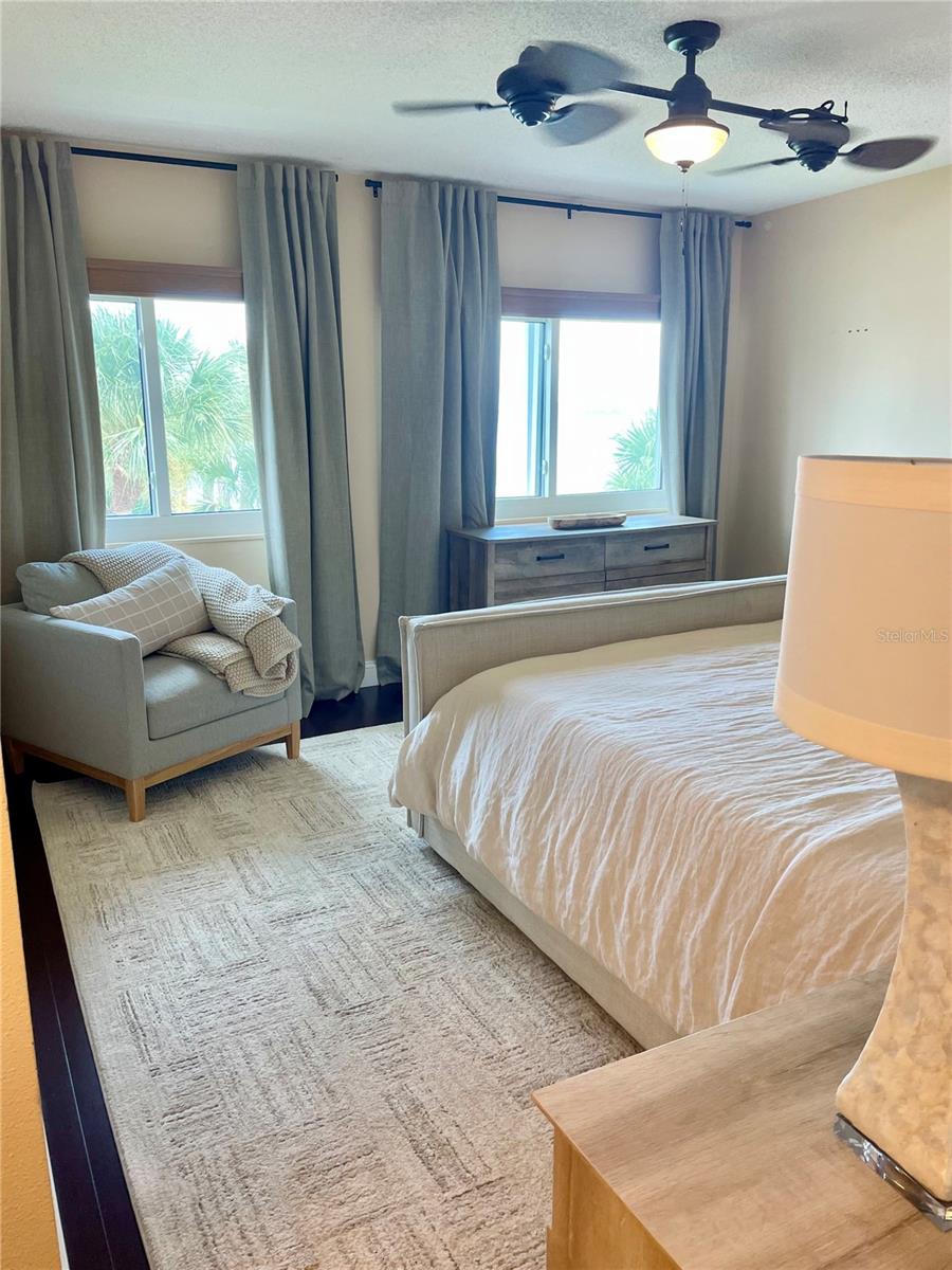 Image 21 of 42 For 1451 Gulf Boulevard 204
