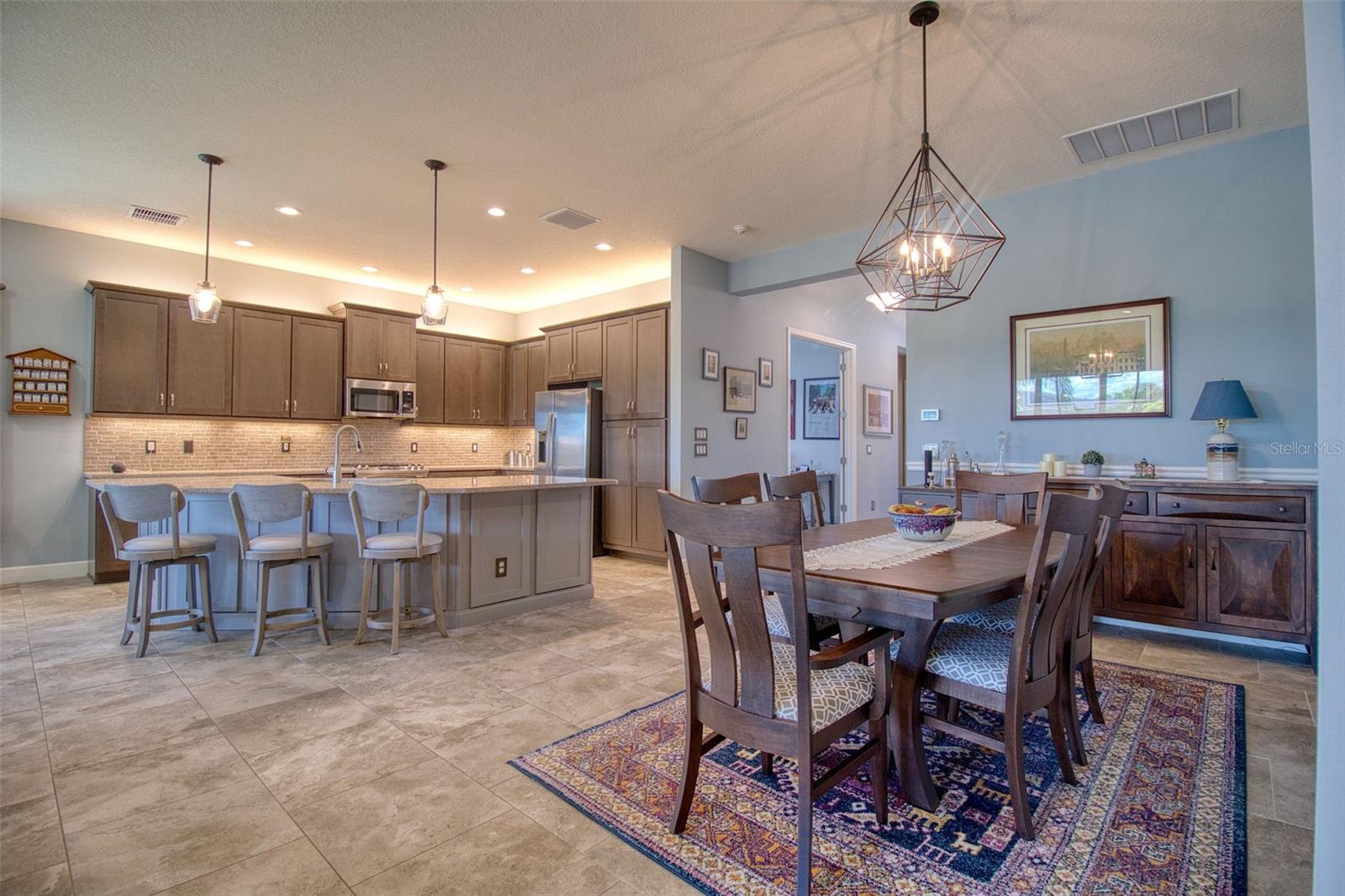 Listing photo id 9 for 4920 Sevilla Shores Drive