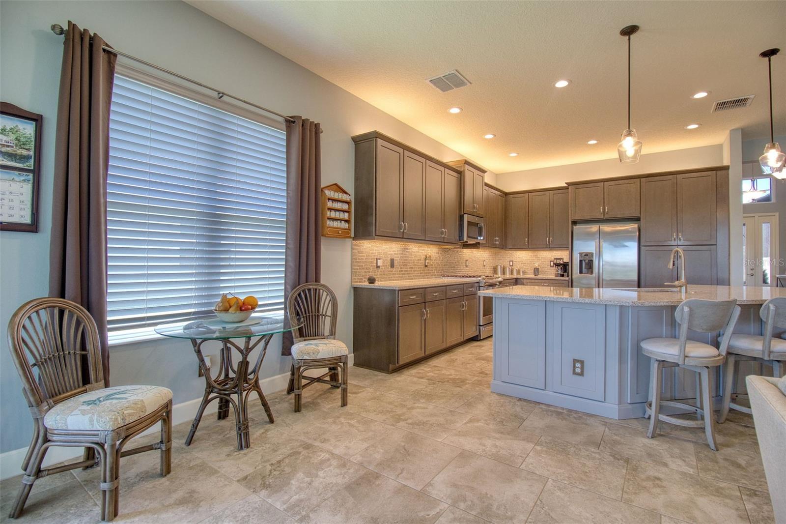 Listing photo id 13 for 4920 Sevilla Shores Drive