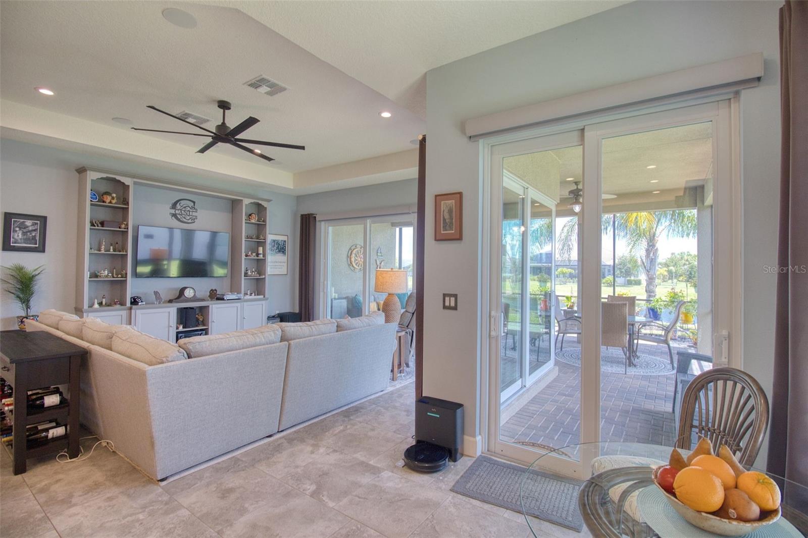 Listing photo id 15 for 4920 Sevilla Shores Drive