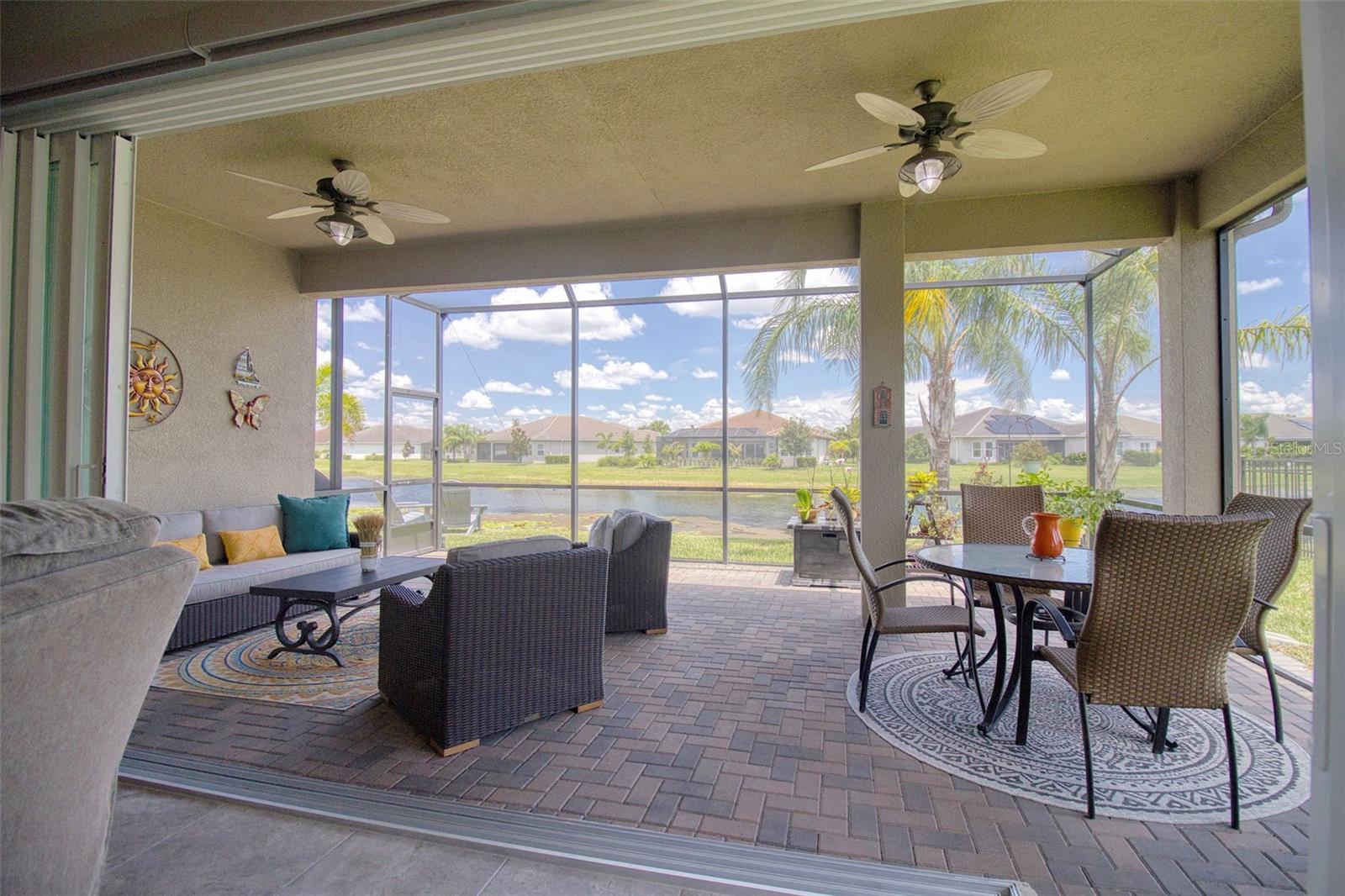 Listing photo id 17 for 4920 Sevilla Shores Drive