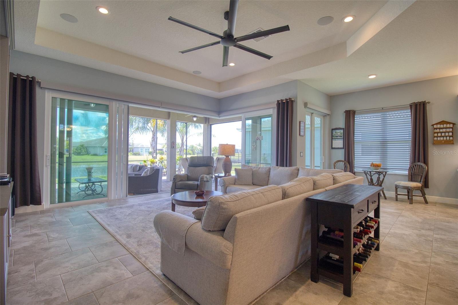 Listing photo id 19 for 4920 Sevilla Shores Drive
