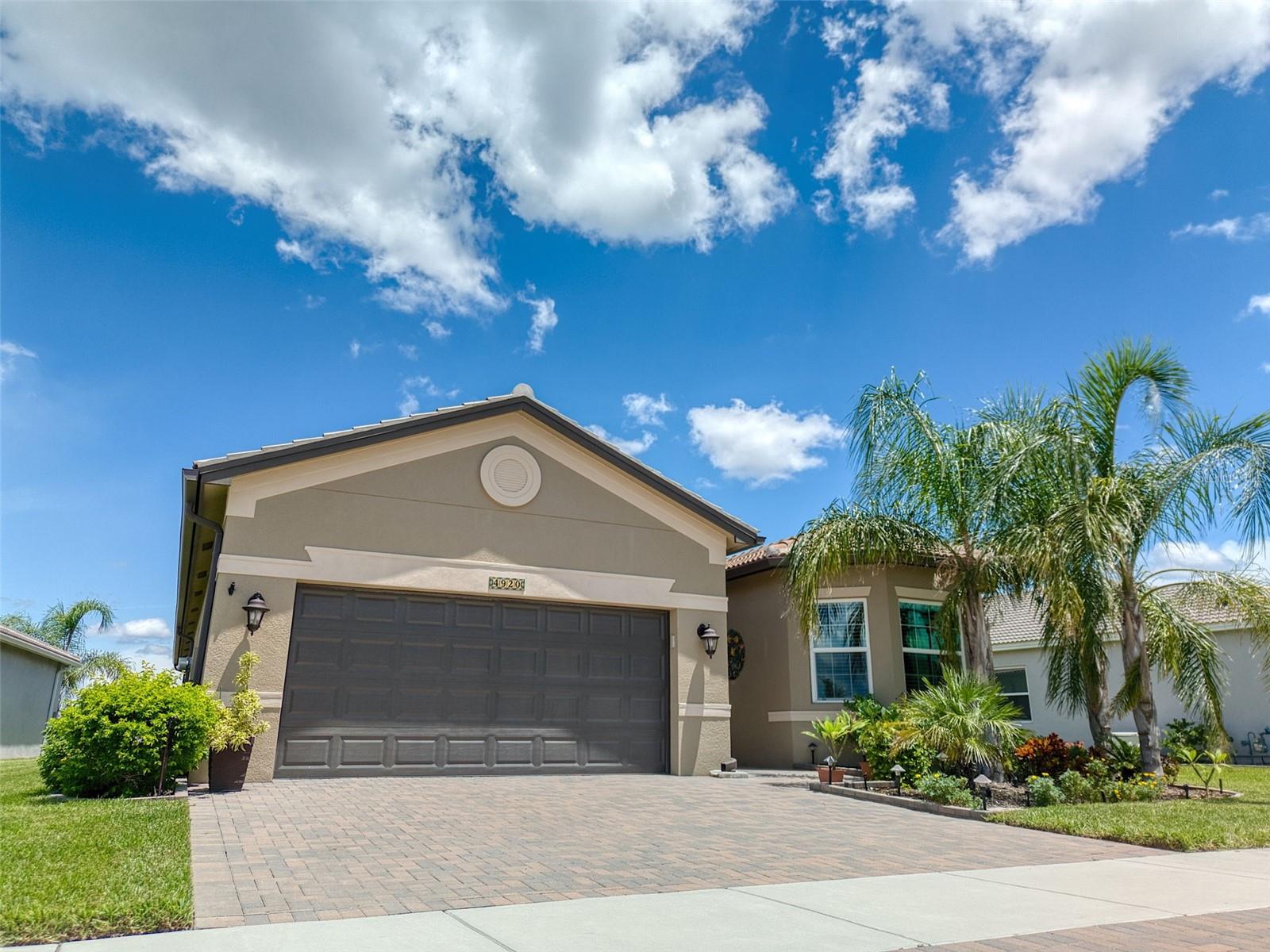 Listing photo id 2 for 4920 Sevilla Shores Drive