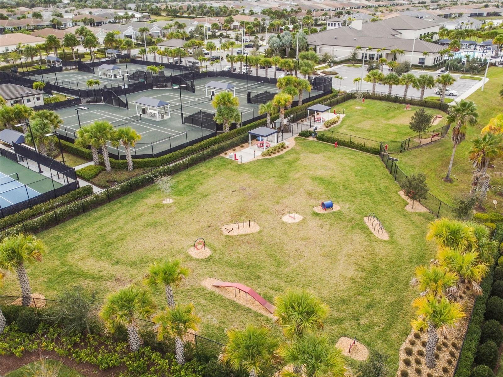 Listing photo id 74 for 4920 Sevilla Shores Drive