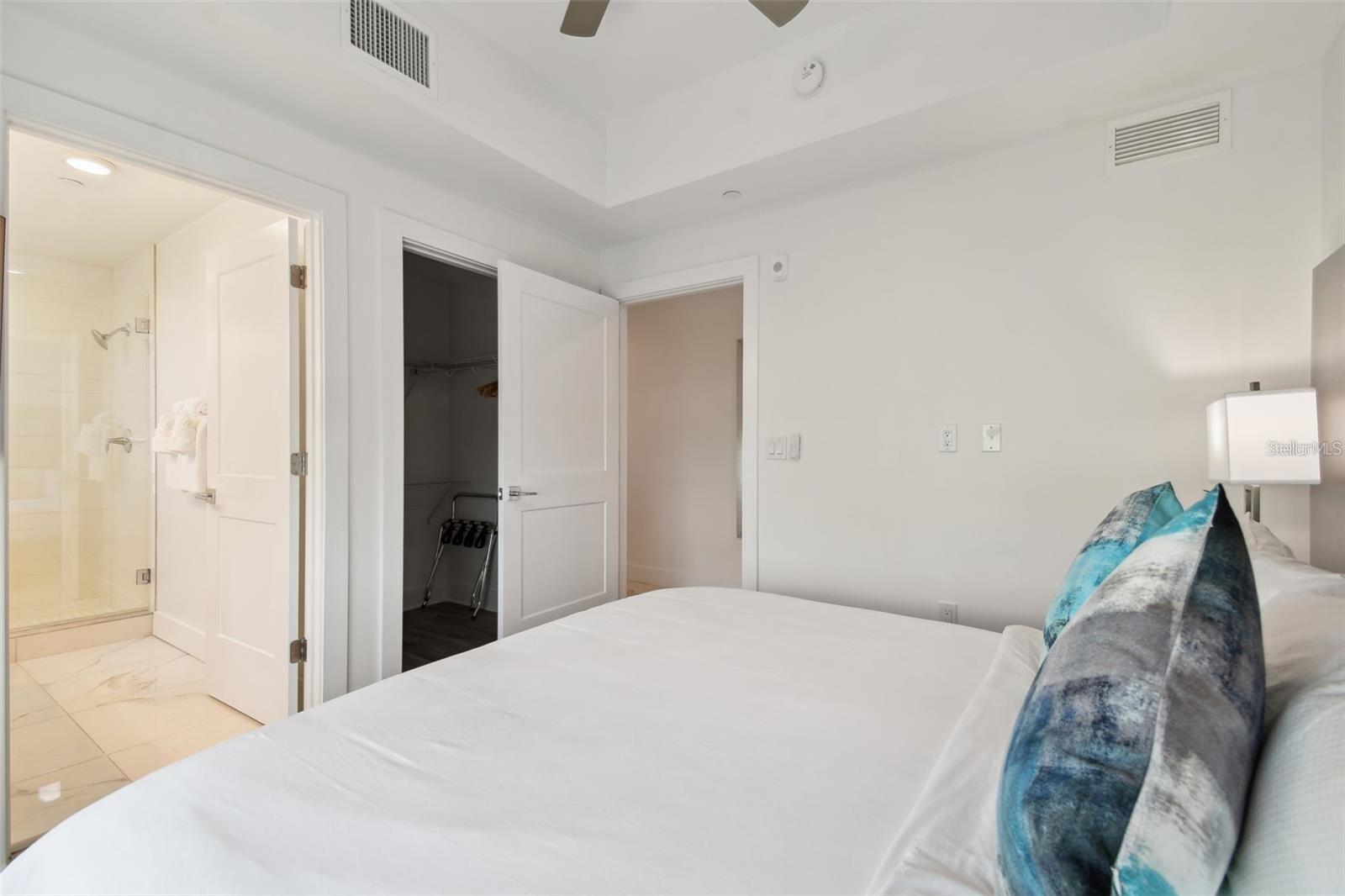 Image 13 of 35 For 11500 Gulf Boulevard 201