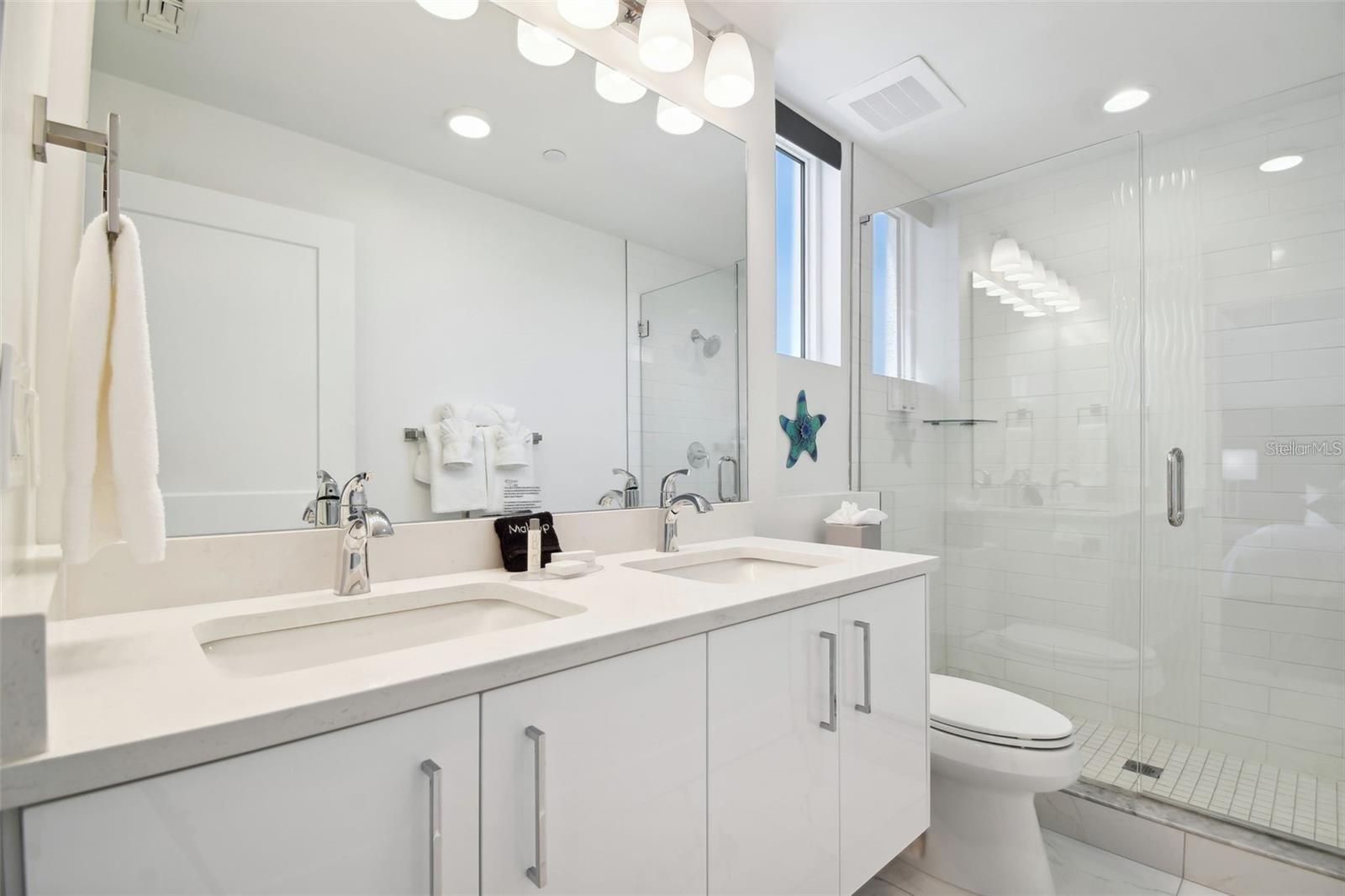 Image 16 of 35 For 11500 Gulf Boulevard 201