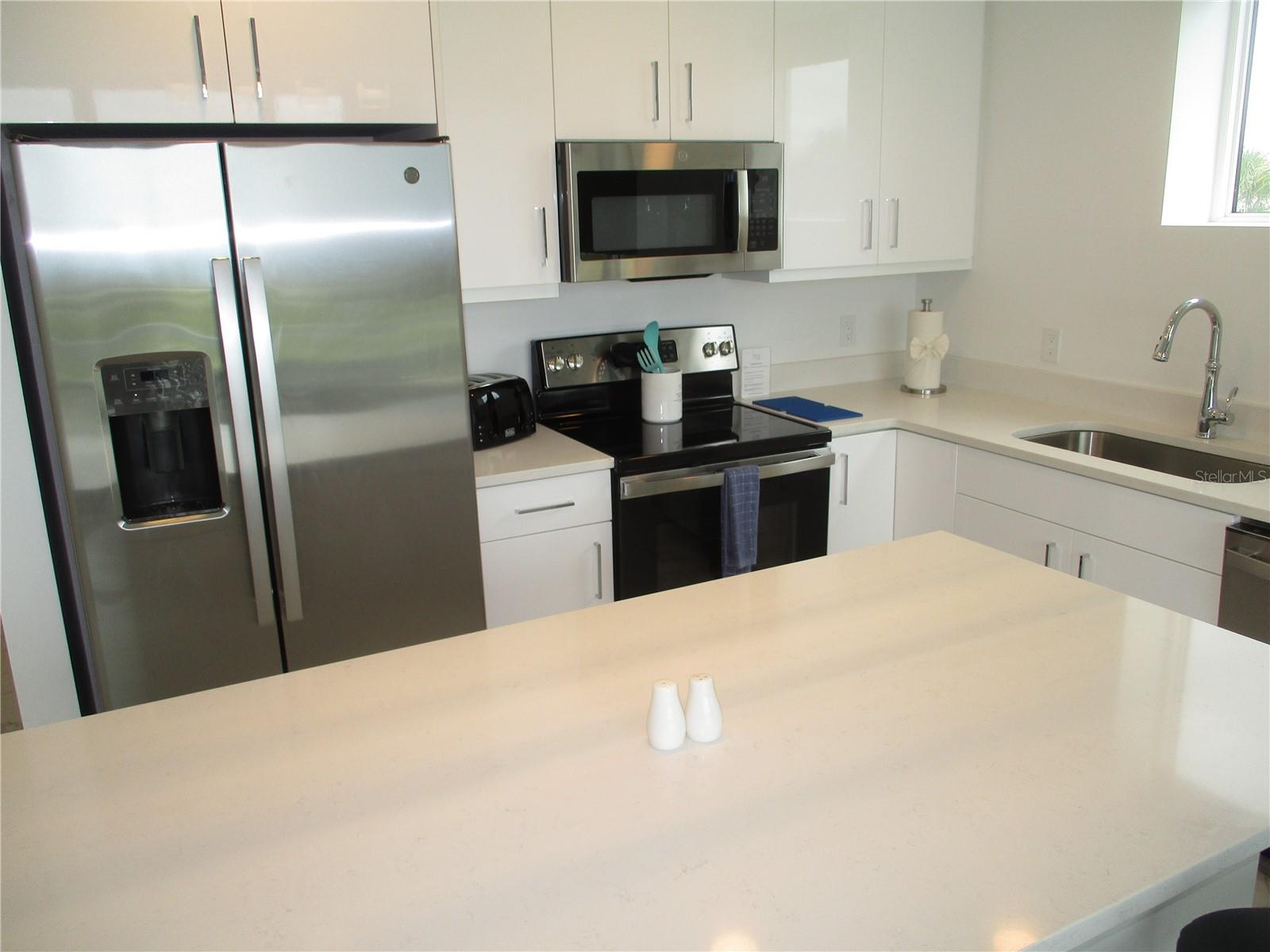 Image 7 of 35 For 11500 Gulf Boulevard 201