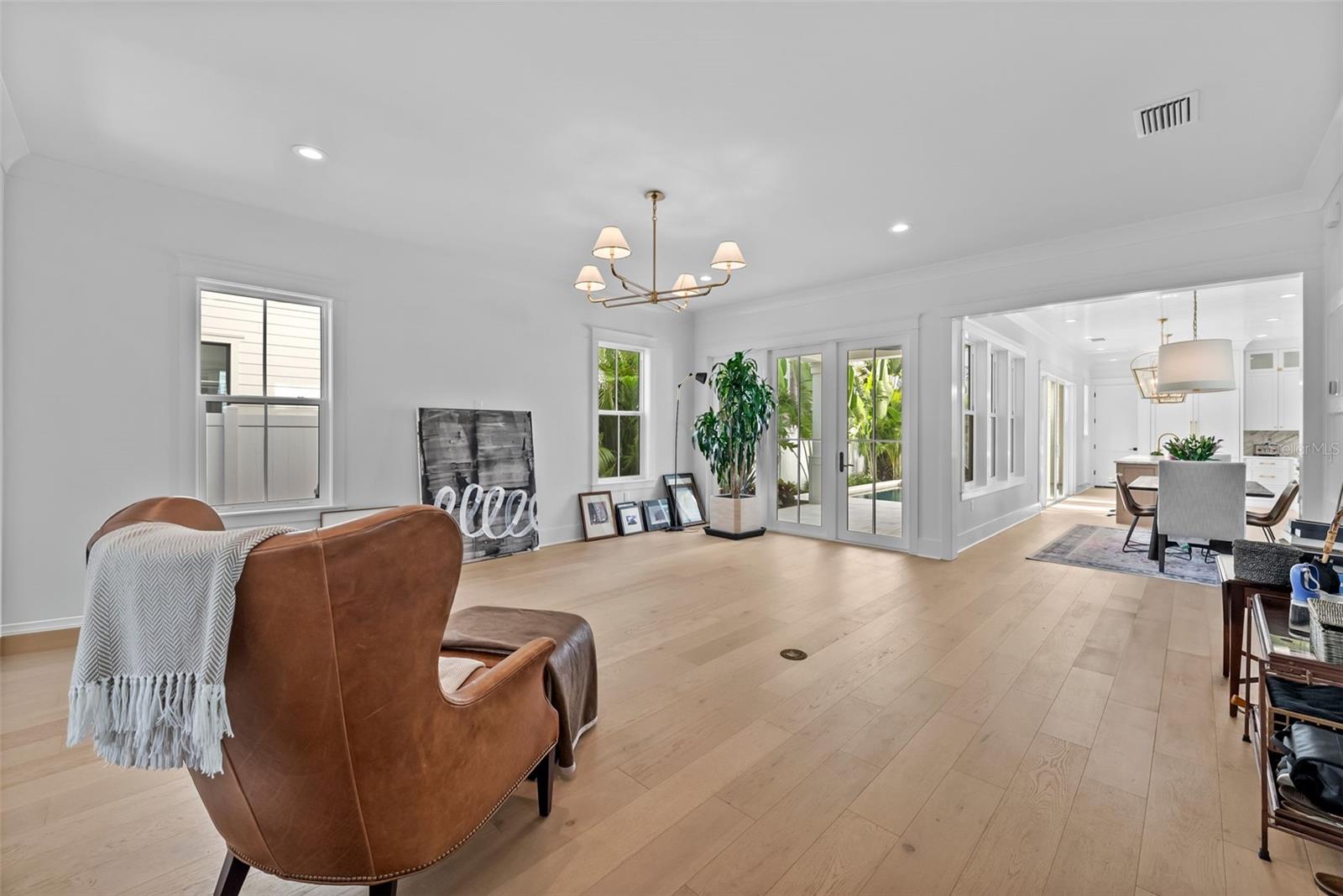 Image 7 of 36 For 321 12th Avenue Ne