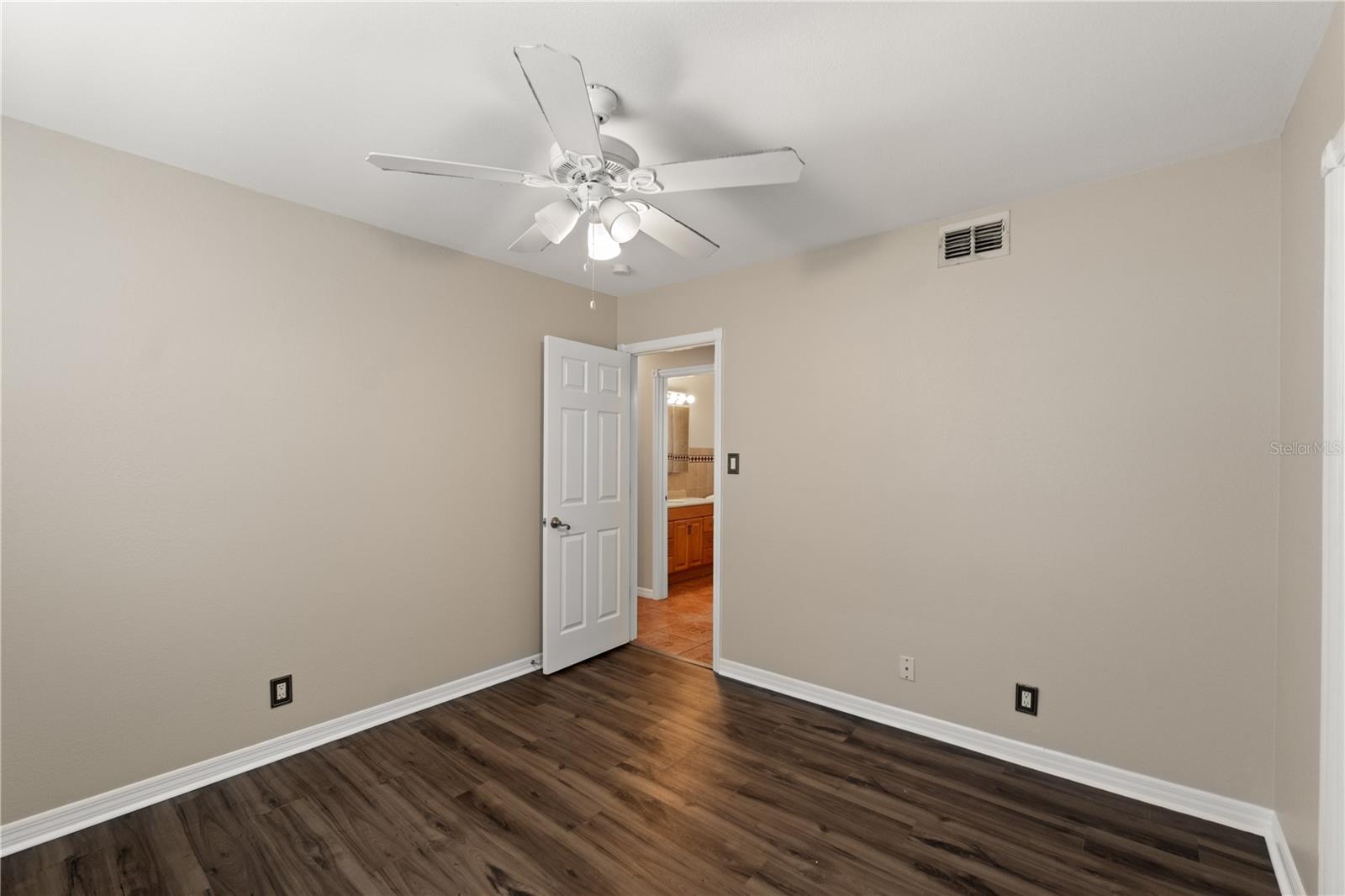 Image 14 of 24 For 3015 Kathleen Street
