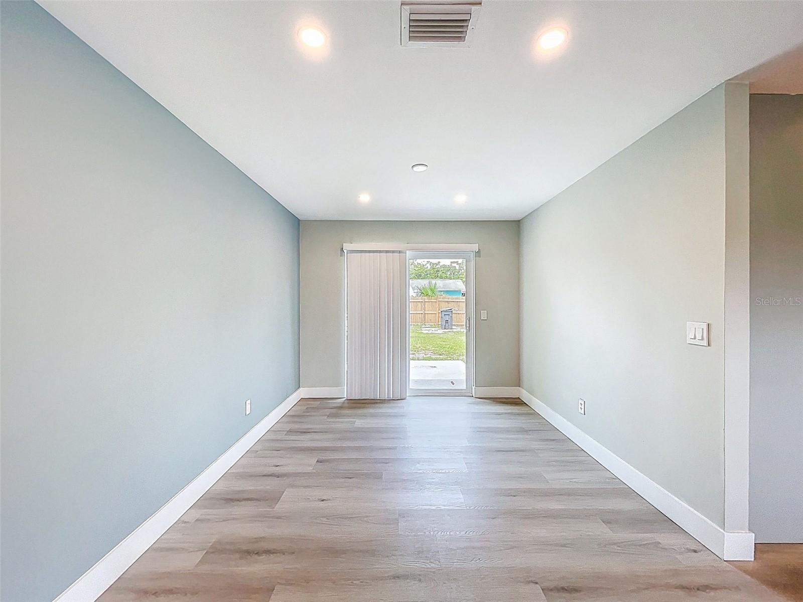 Image 18 of 45 For 1501 Julian Lane Drive