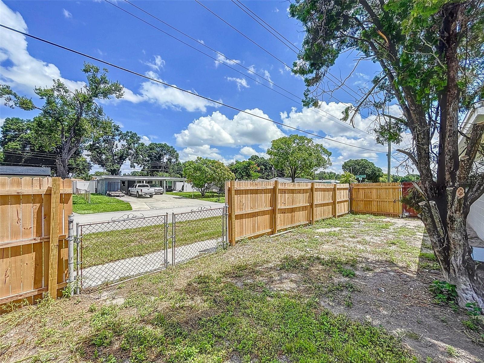 Image 21 of 45 For 1501 Julian Lane Drive