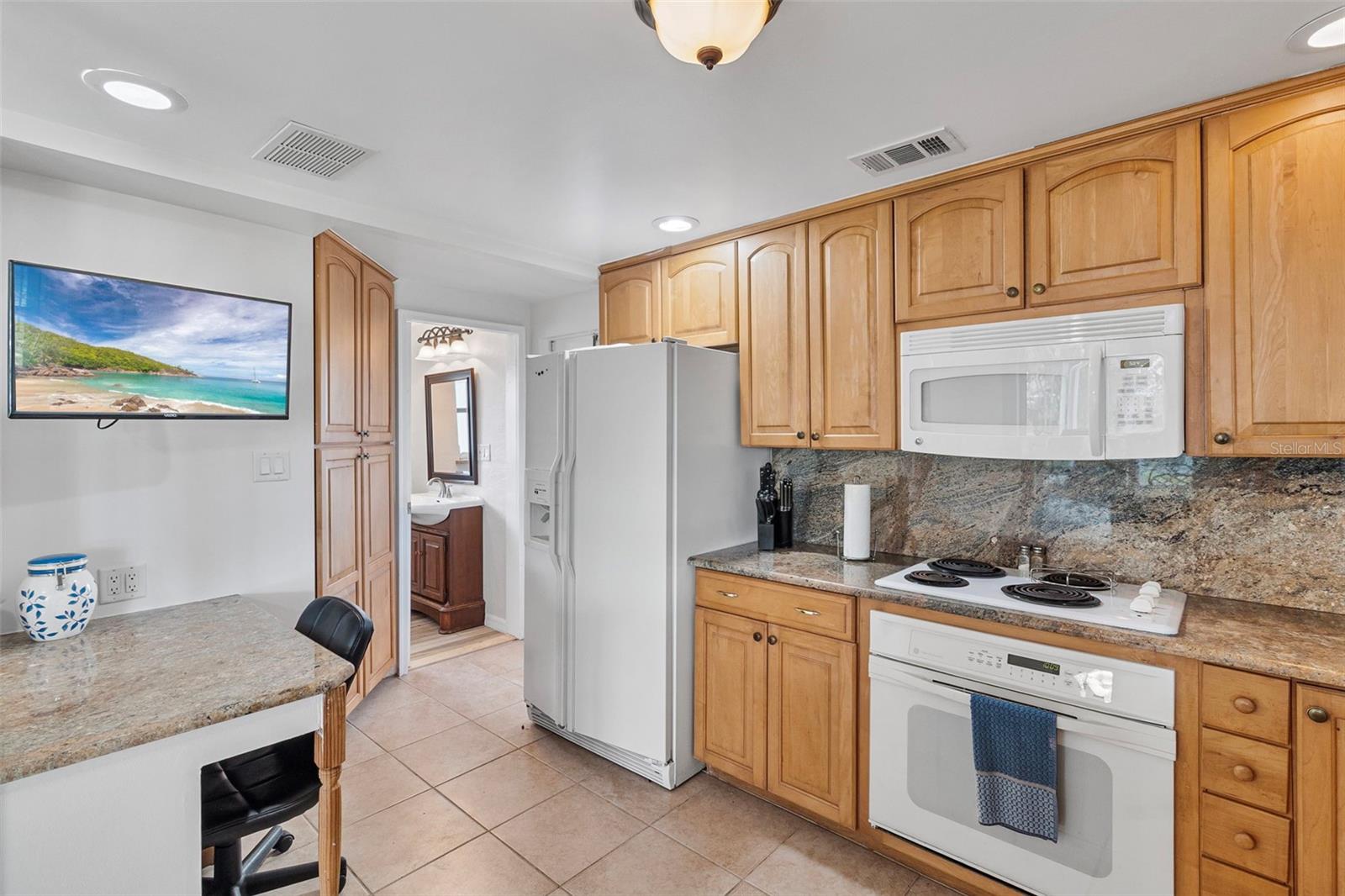 Image 12 of 43 For 138 Dowling Avenue Ne