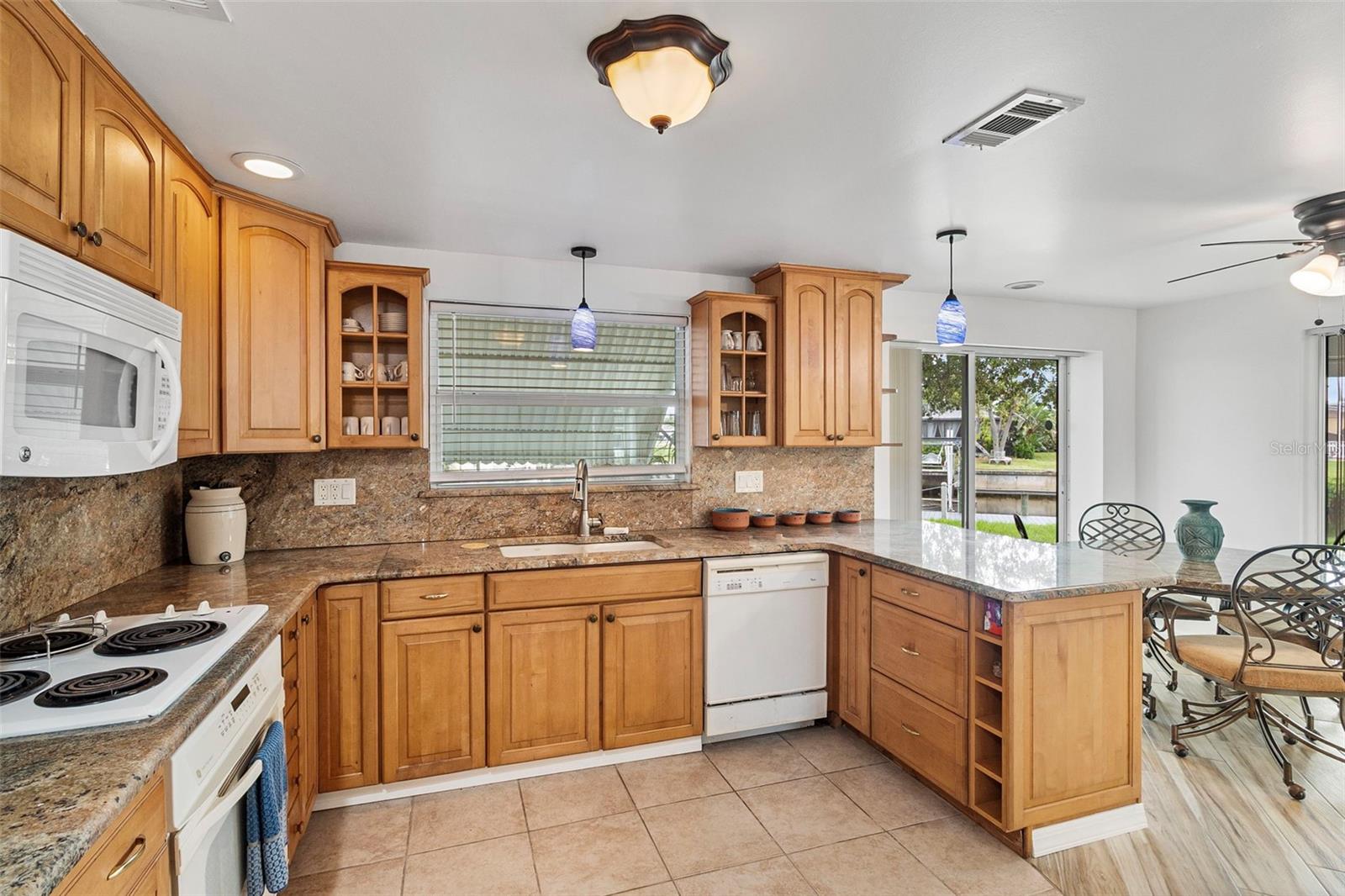 Image 14 of 43 For 138 Dowling Avenue Ne