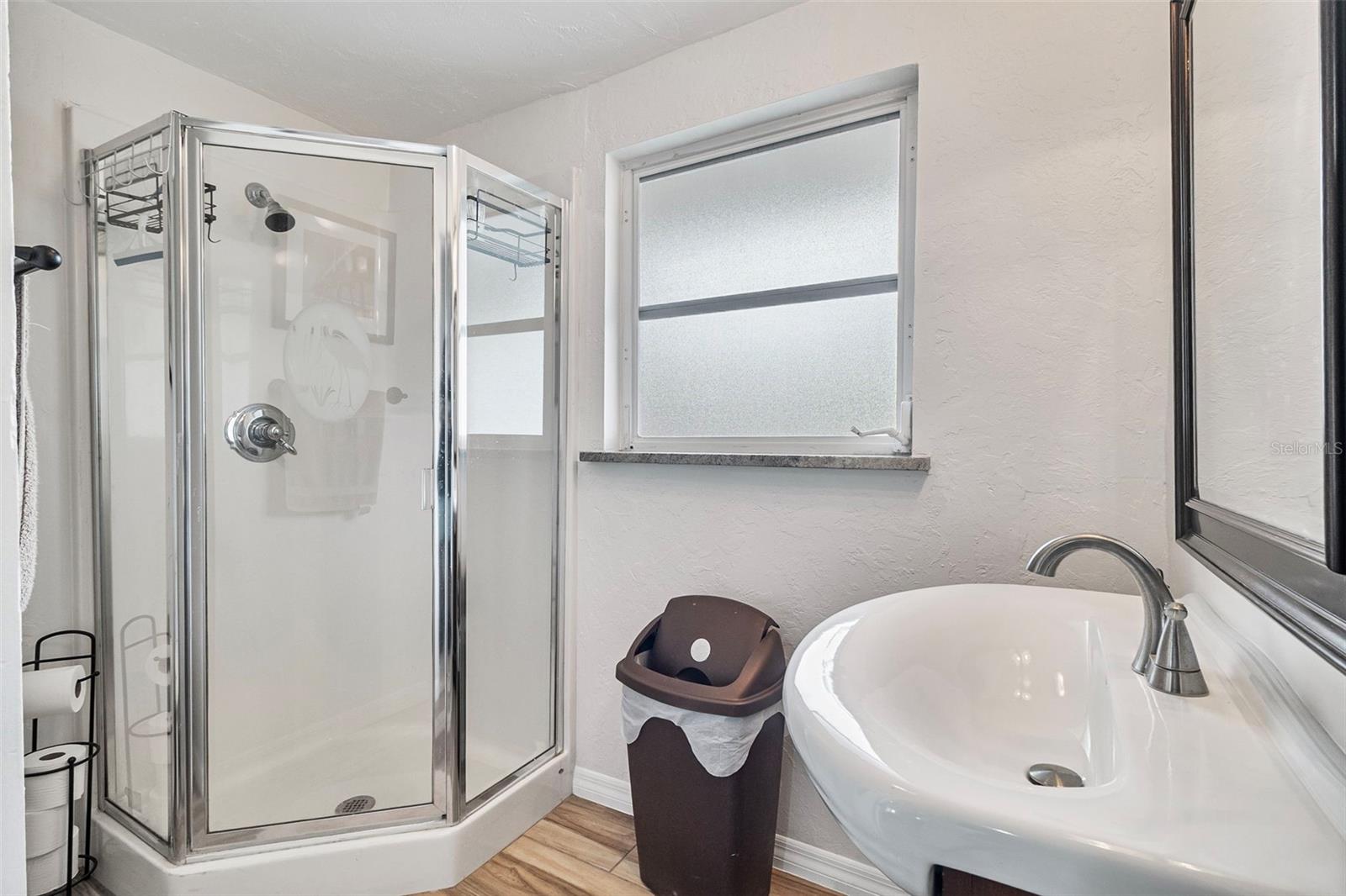 Image 16 of 43 For 138 Dowling Avenue Ne