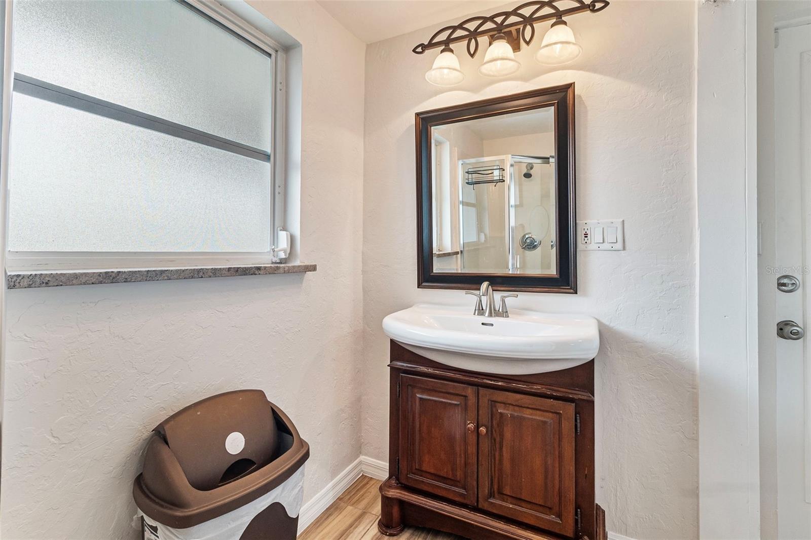 Image 17 of 43 For 138 Dowling Avenue Ne