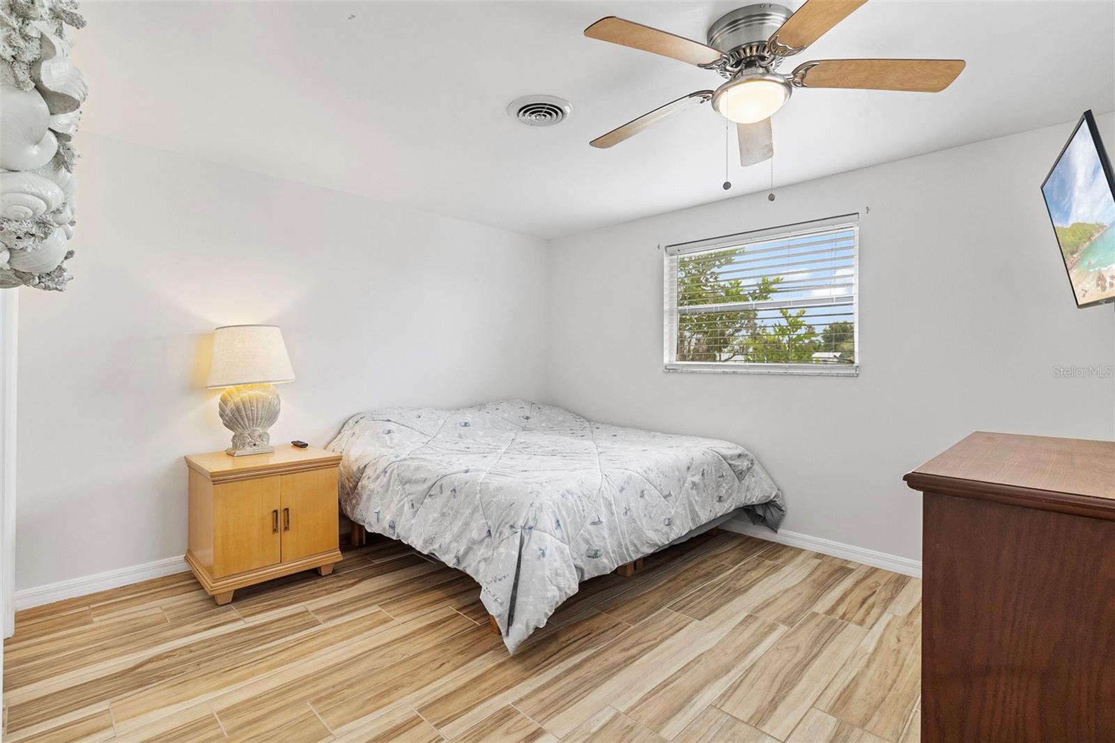 Image 18 of 43 For 138 Dowling Avenue Ne