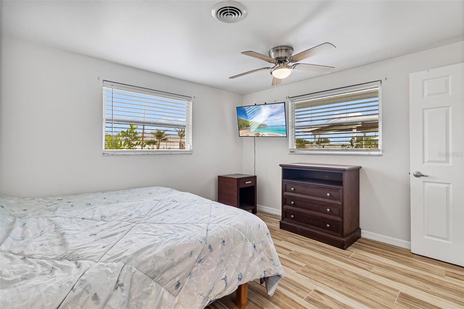 Image 20 of 43 For 138 Dowling Avenue Ne