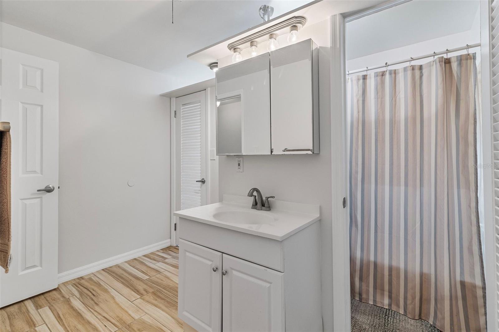 Image 21 of 43 For 138 Dowling Avenue Ne