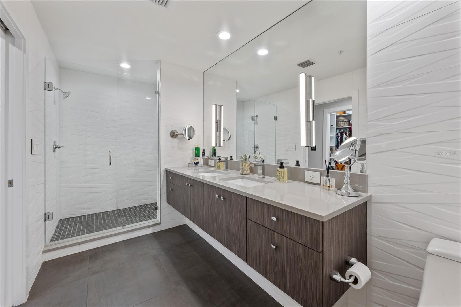 Image 15 of 42 For 1208 Kennedy Boulevard 410