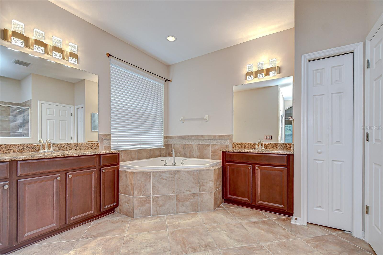 Image 18 of 33 For 10212 Holland Road