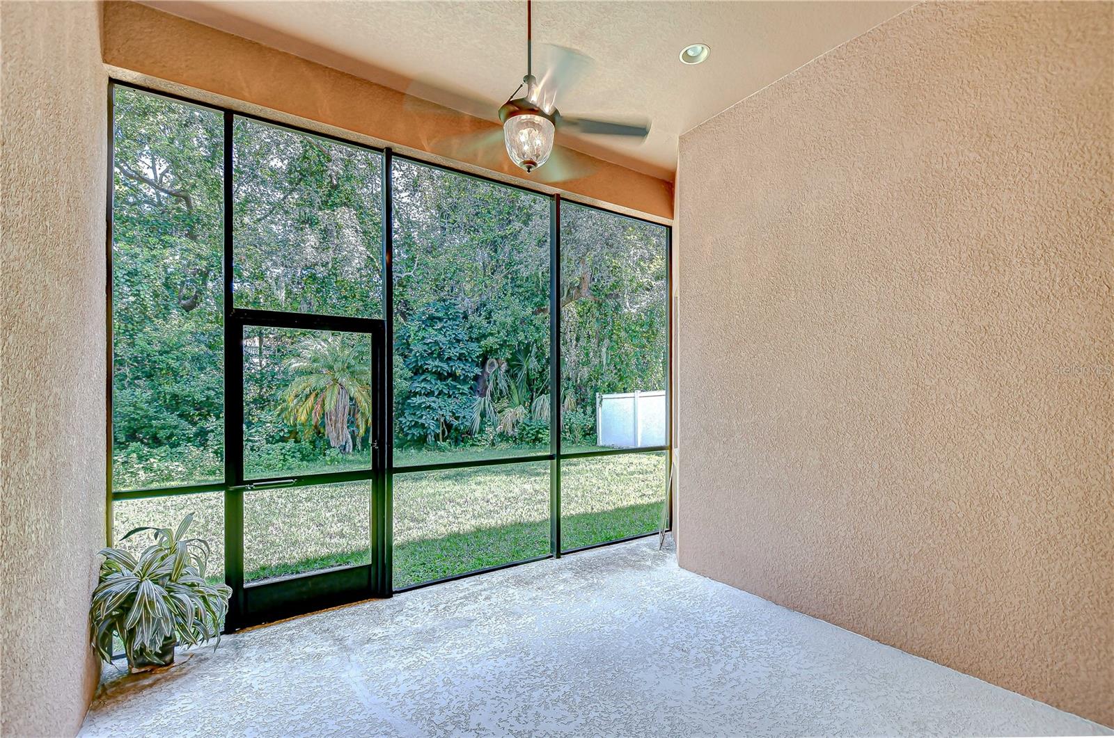 Image 4 of 33 For 10212 Holland Road