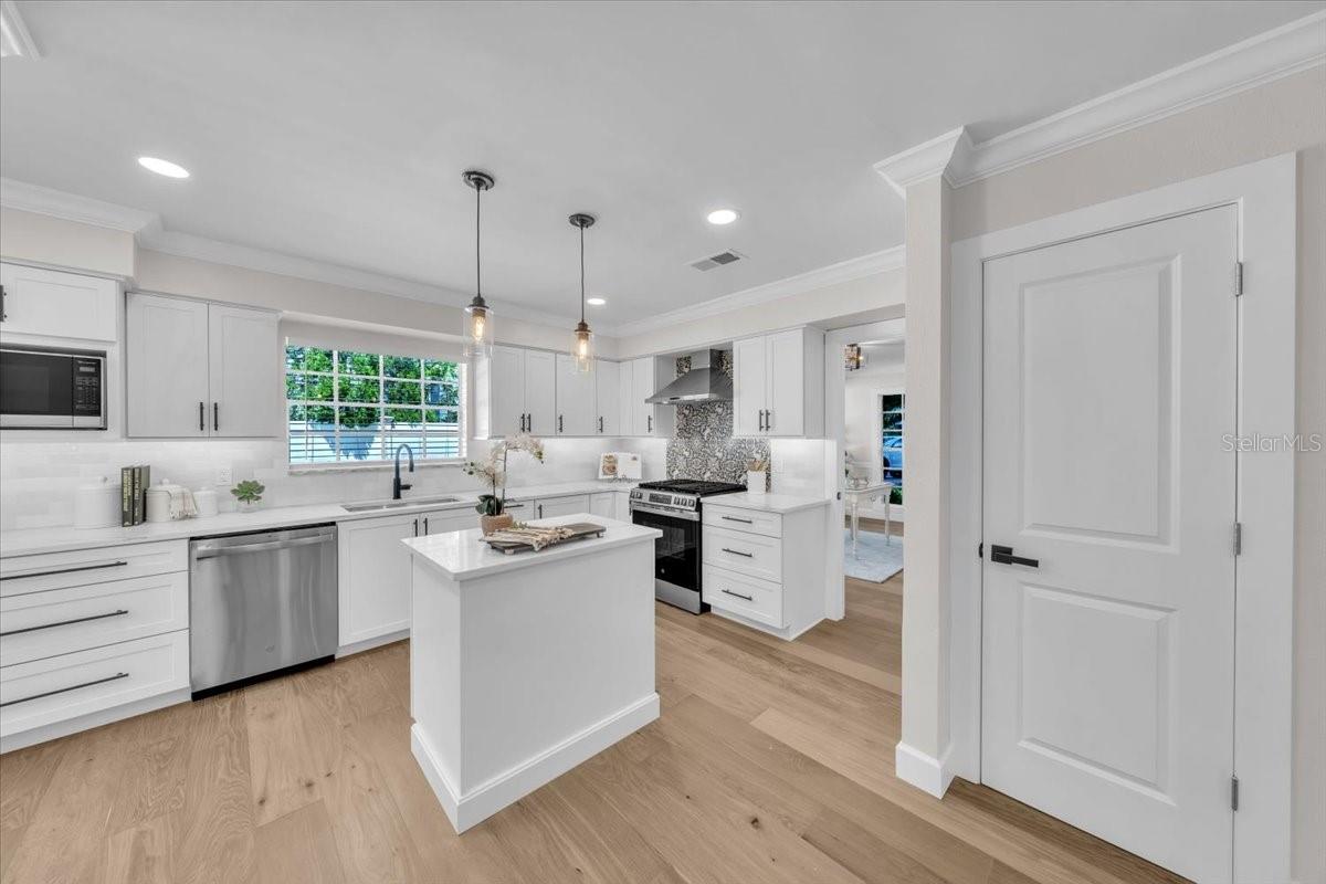 Image 3 of 49 For 4512 Ferncroft Circle