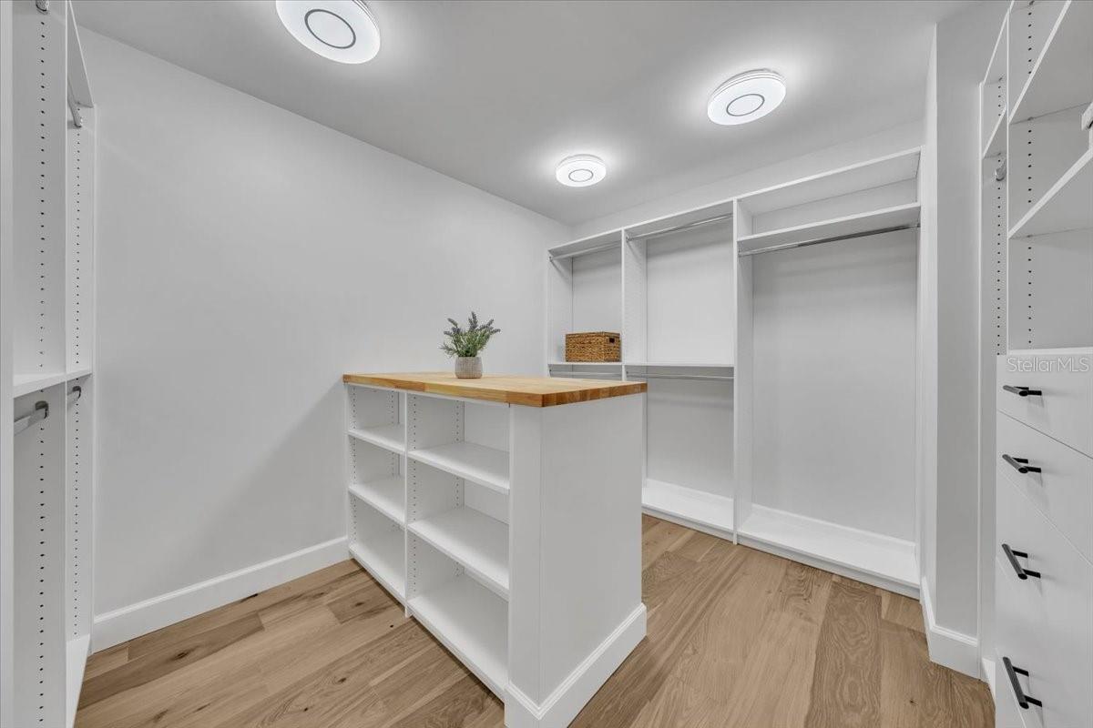 Image 37 of 49 For 4512 Ferncroft Circle