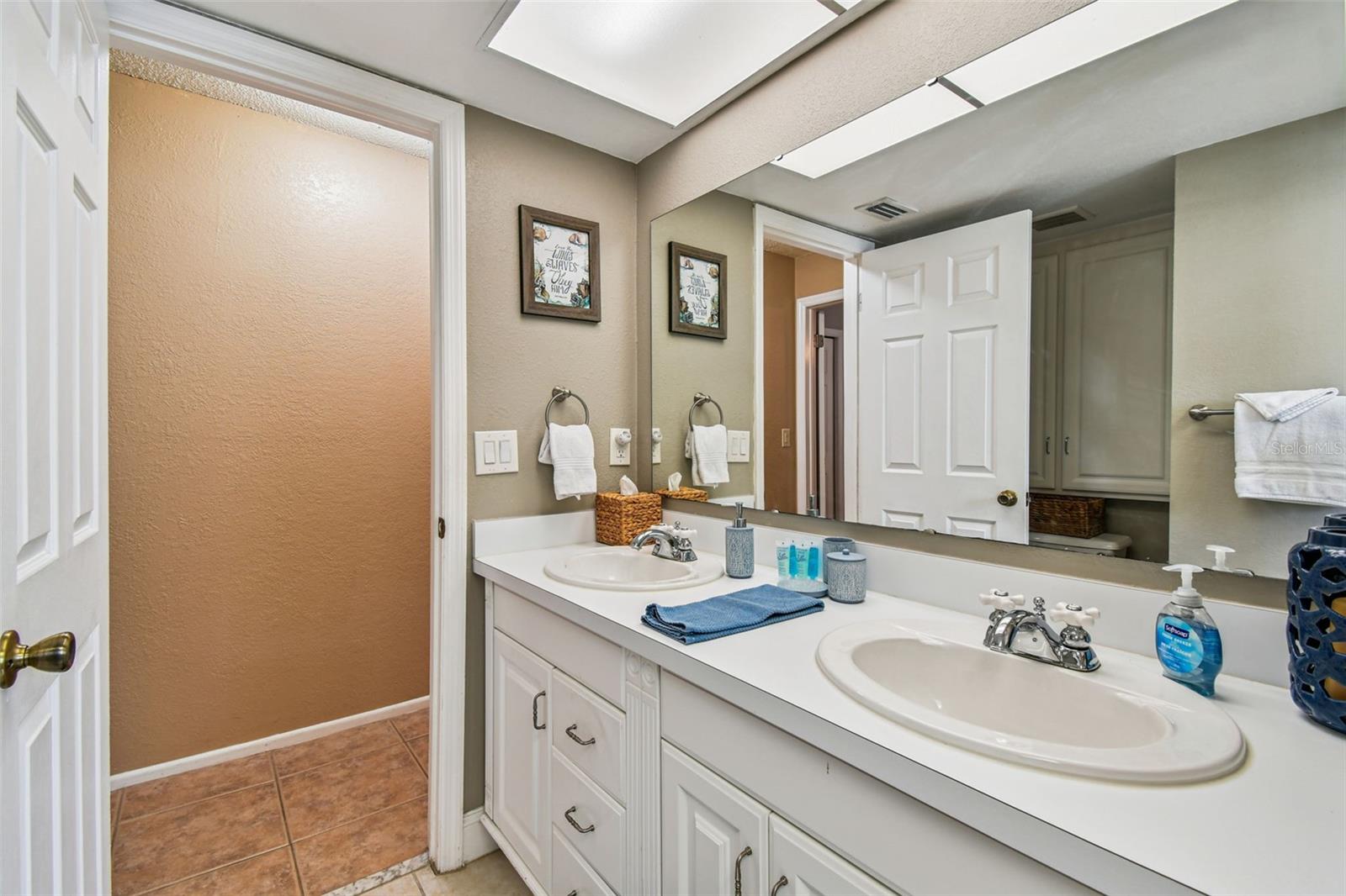 Image 32 of 57 For 12801 Kimberly Oaks Circle
