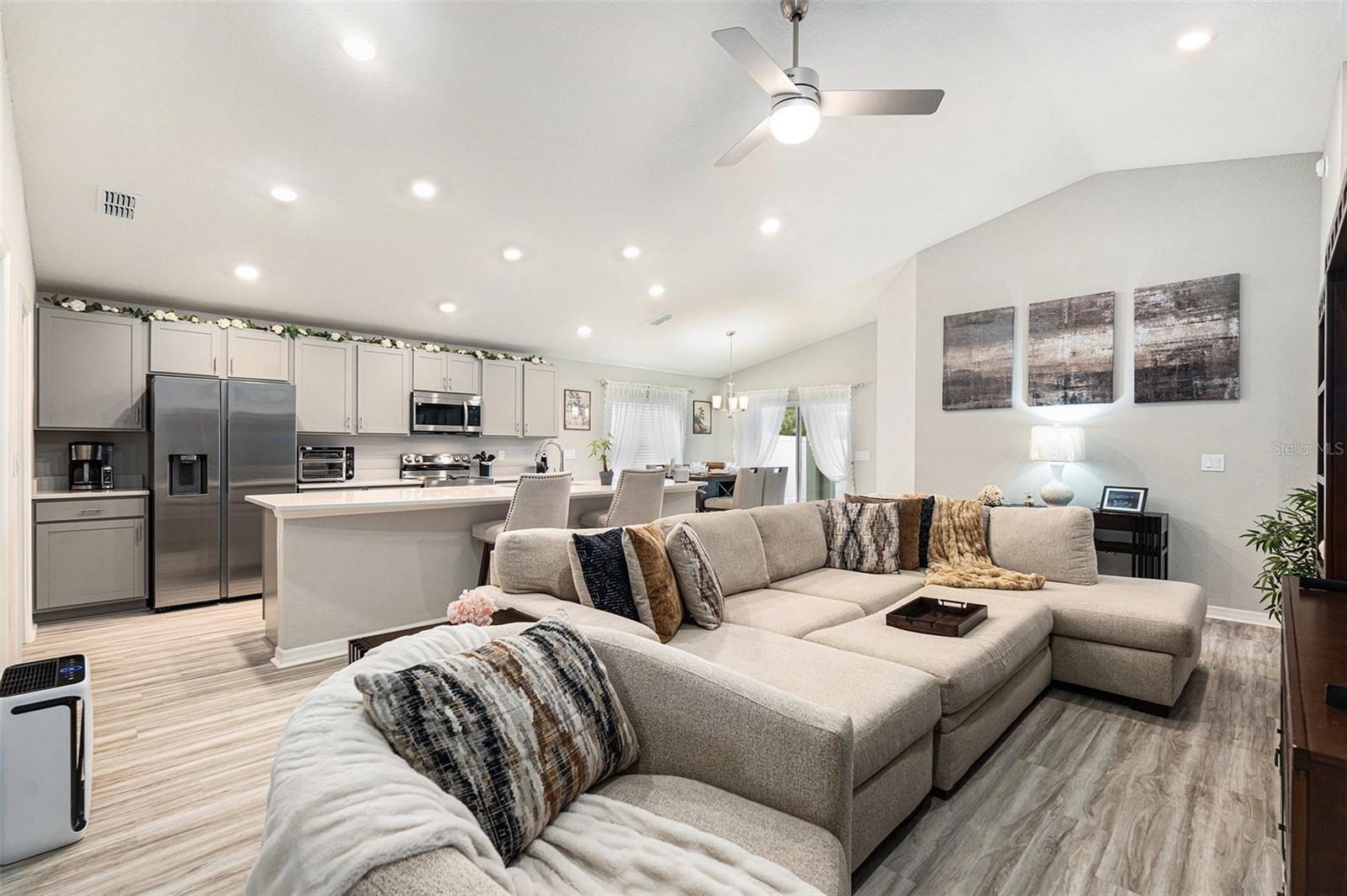 Listing photo id 8 for 6436 Pebblebrooke Way