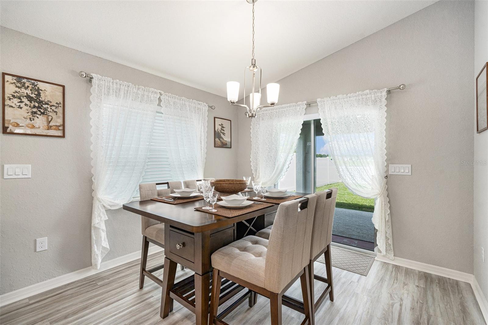 Listing photo id 9 for 6436 Pebblebrooke Way