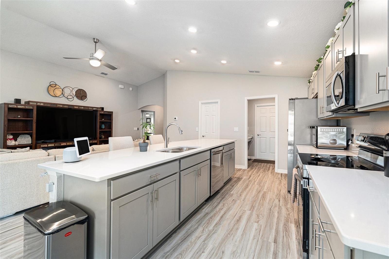 Listing photo id 13 for 6436 Pebblebrooke Way