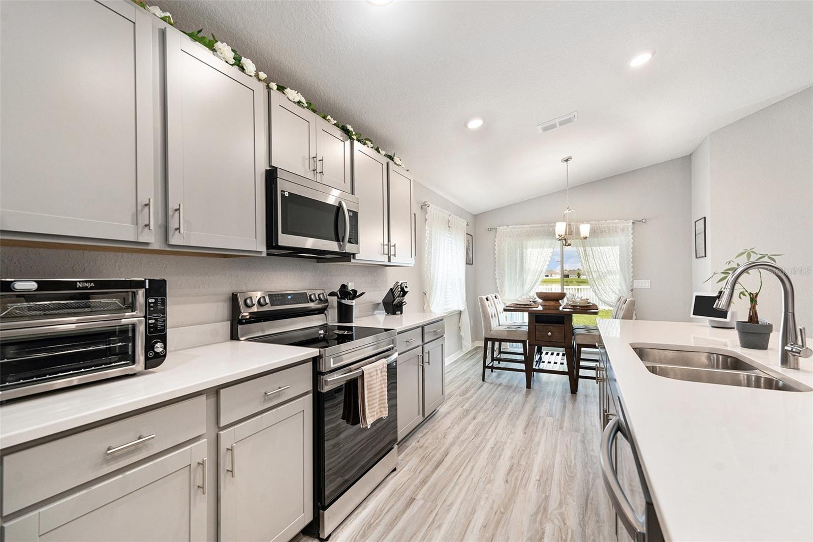 Listing photo id 14 for 6436 Pebblebrooke Way