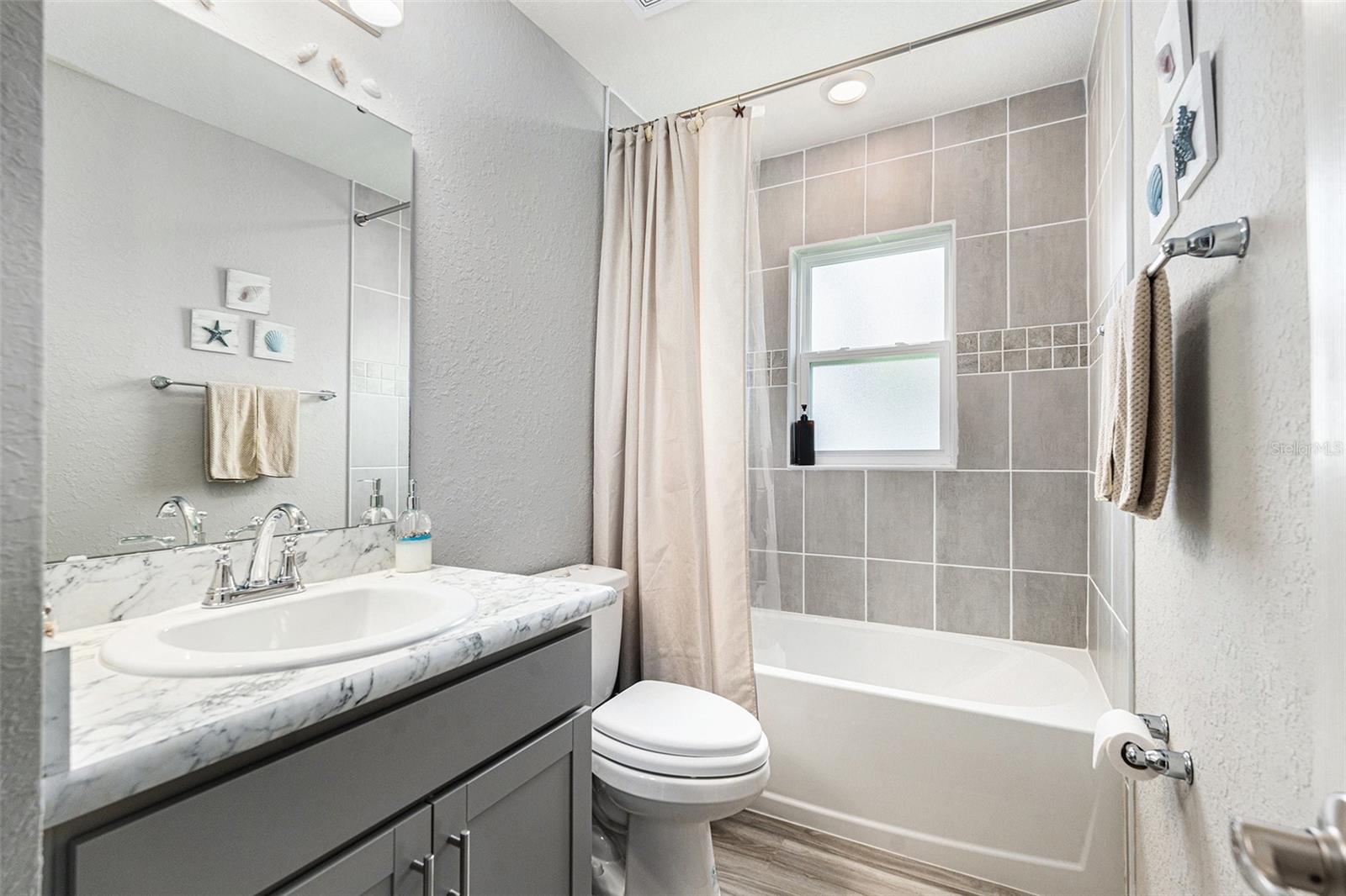 Listing photo id 27 for 6436 Pebblebrooke Way