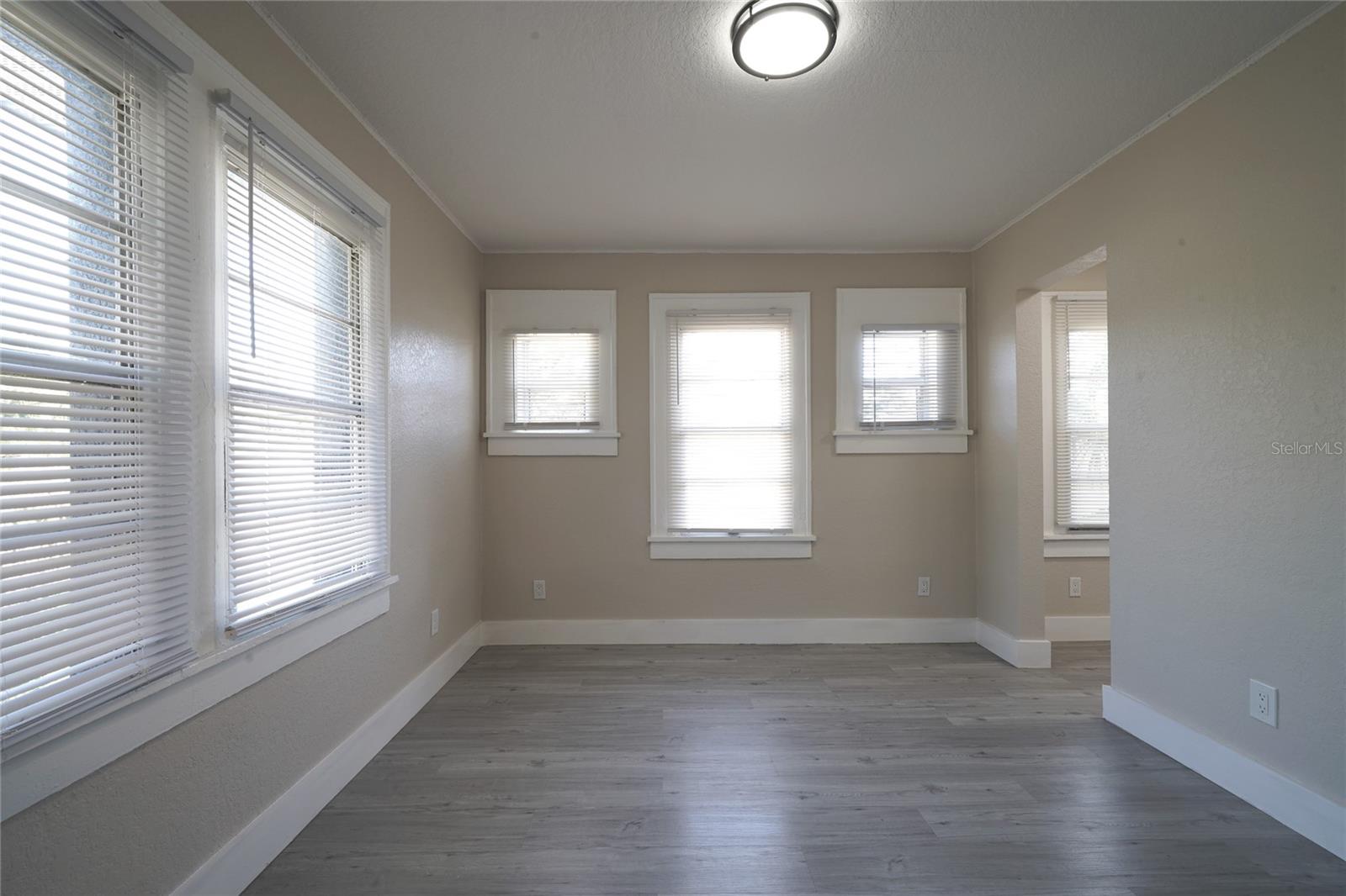 Image 5 of 20 For 4718 13th Avenue S