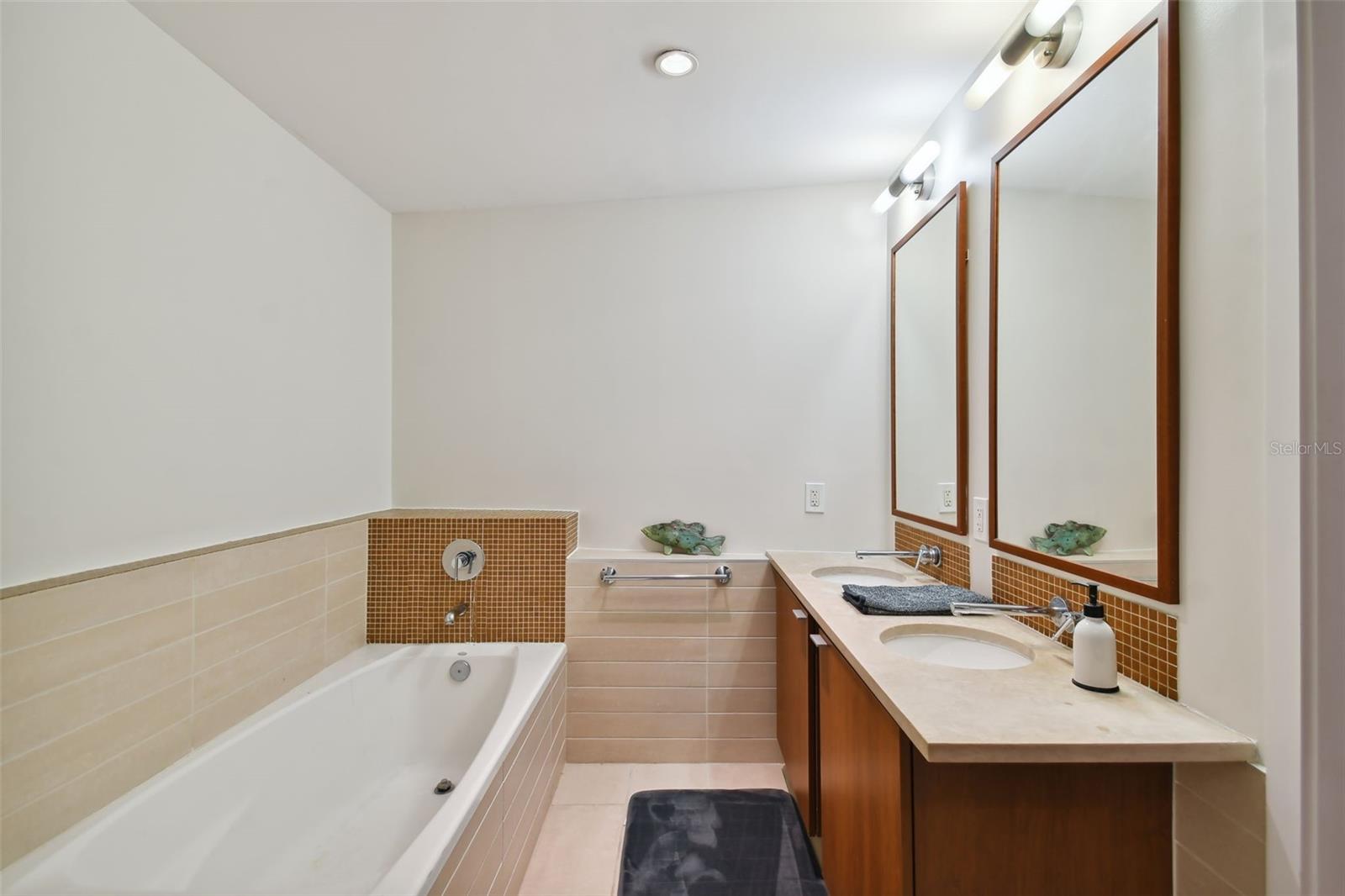 Image 16 of 35 For 111 12th Street 1414