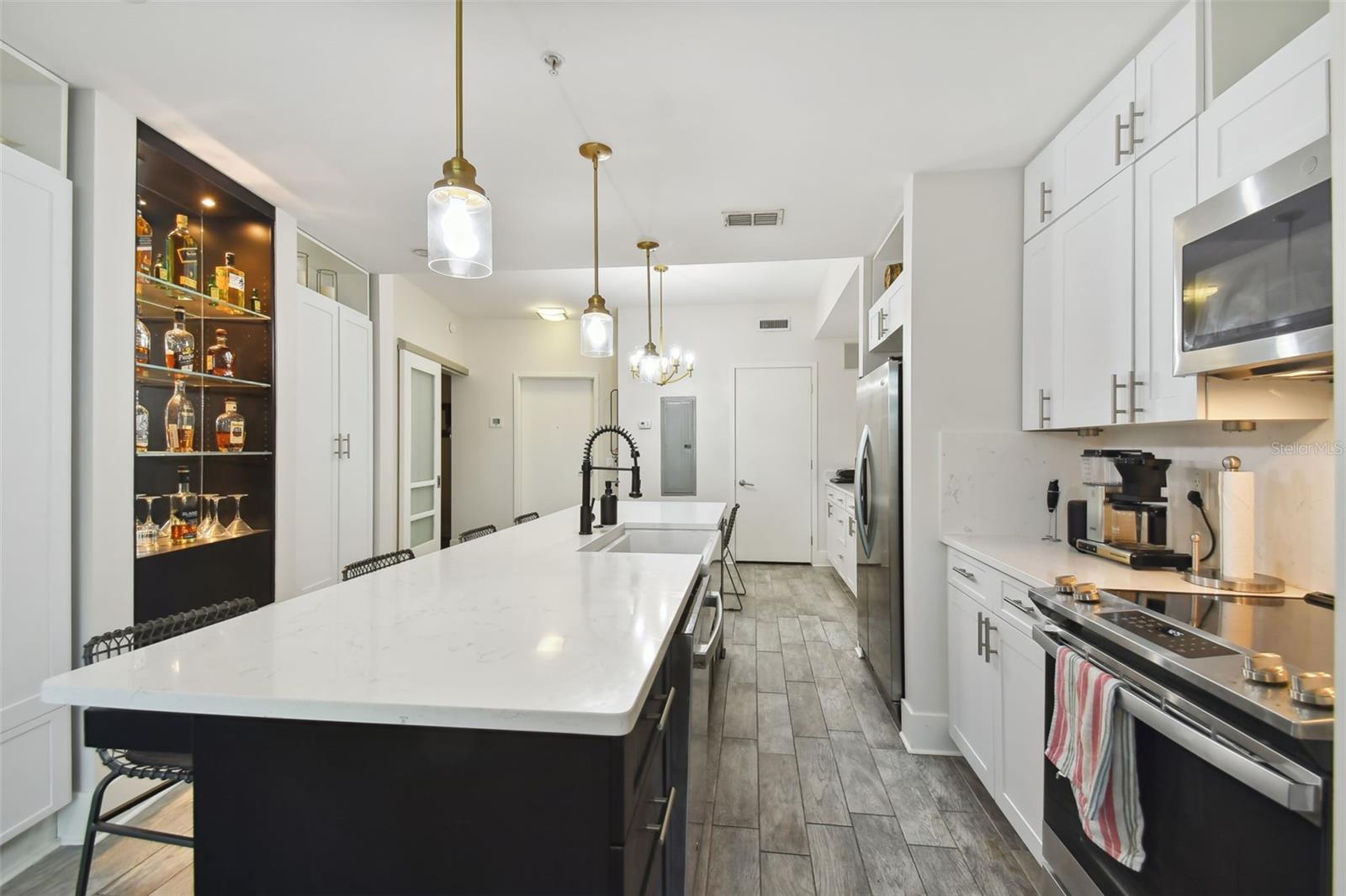 Image 6 of 35 For 111 12th Street 1414