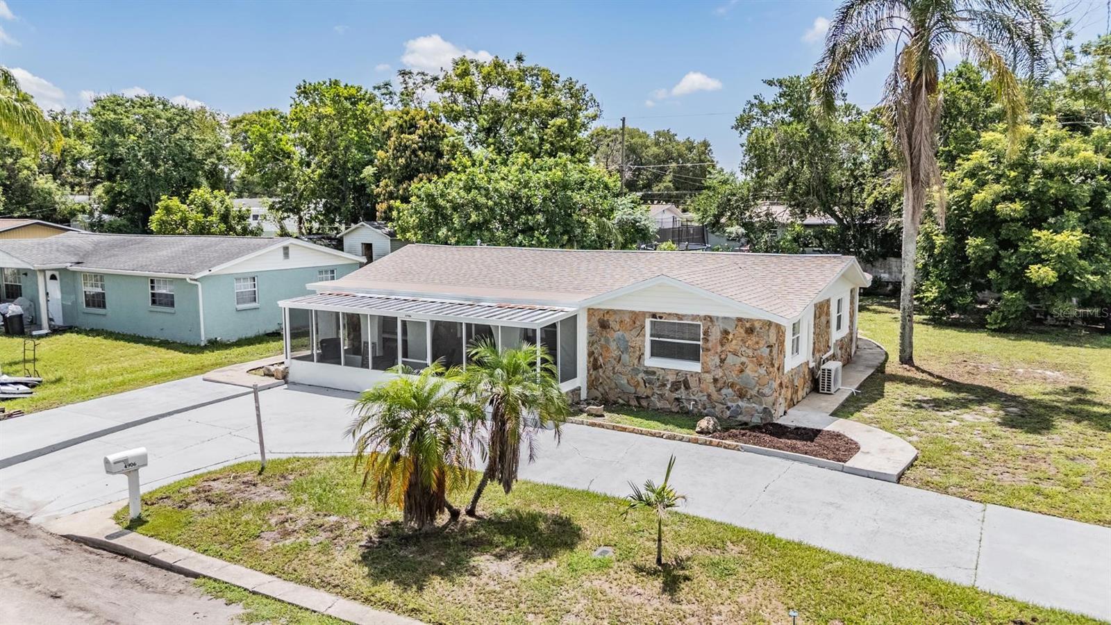 Listing photo id 0 for 4906 Uranus Avenue