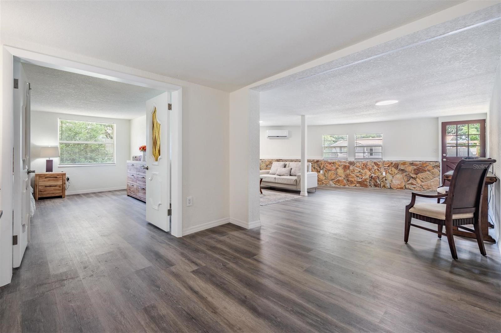 Listing photo id 20 for 4906 Uranus Avenue