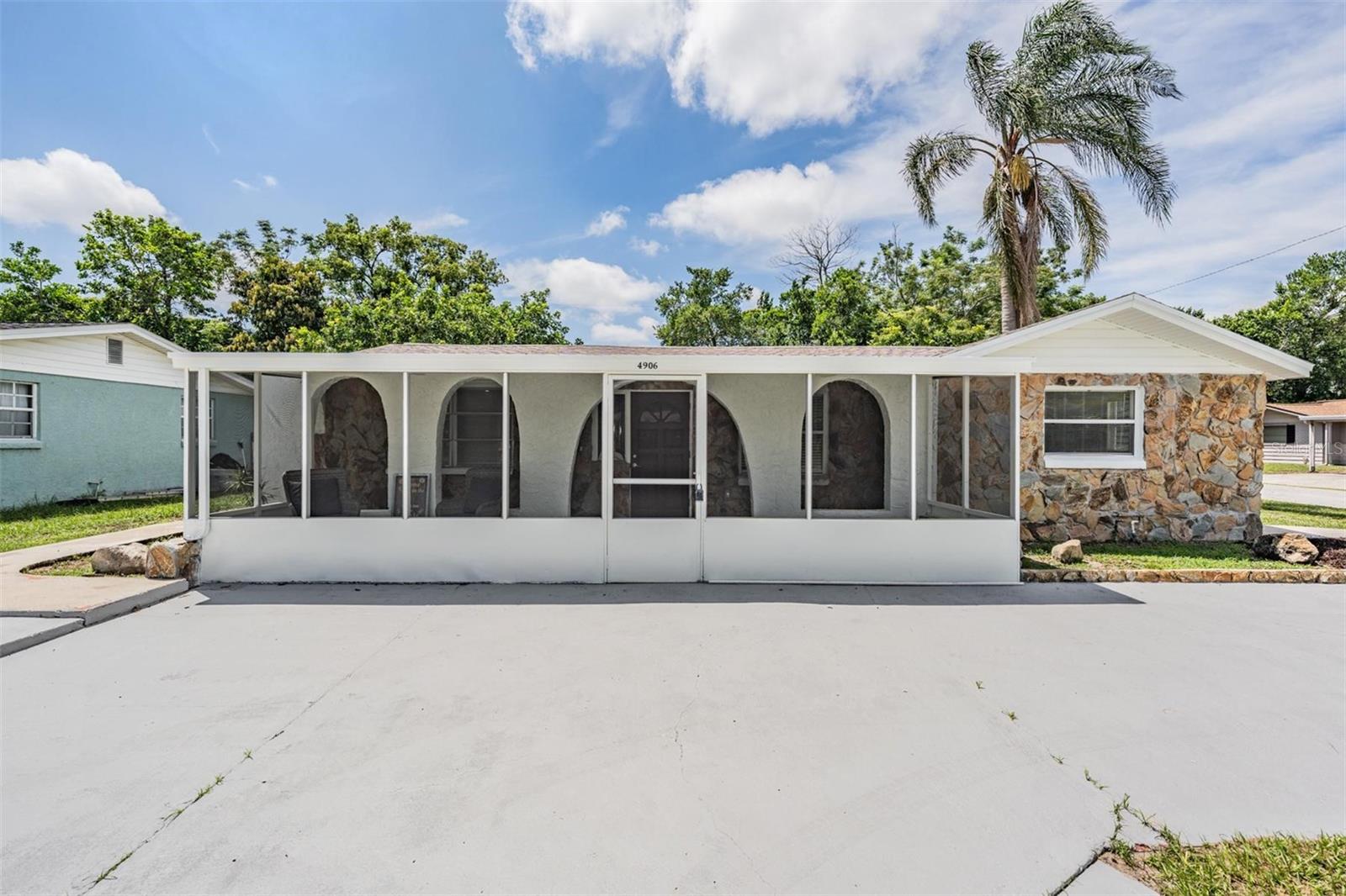 Listing photo id 1 for 4906 Uranus Avenue