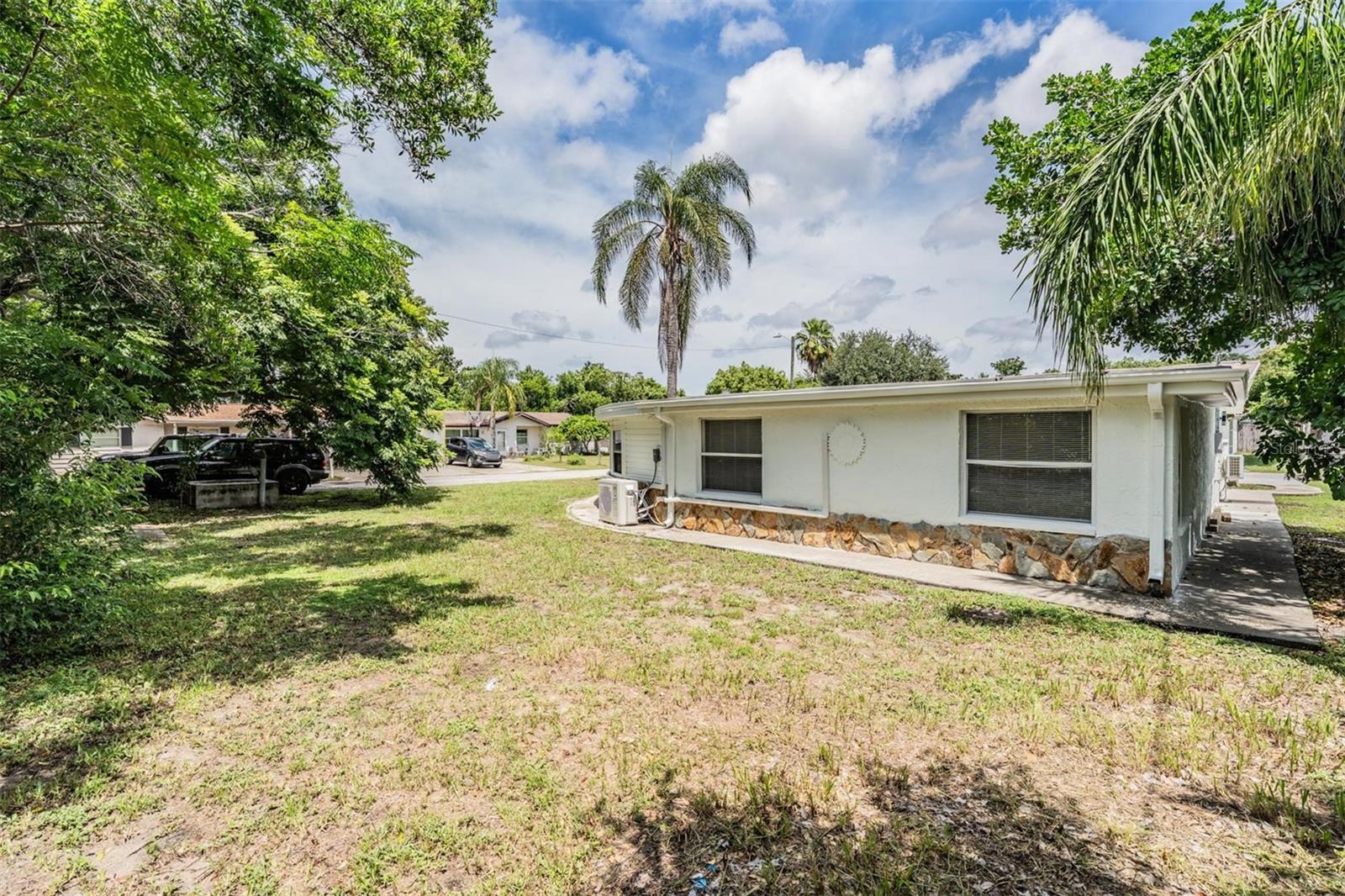 Listing photo id 29 for 4906 Uranus Avenue