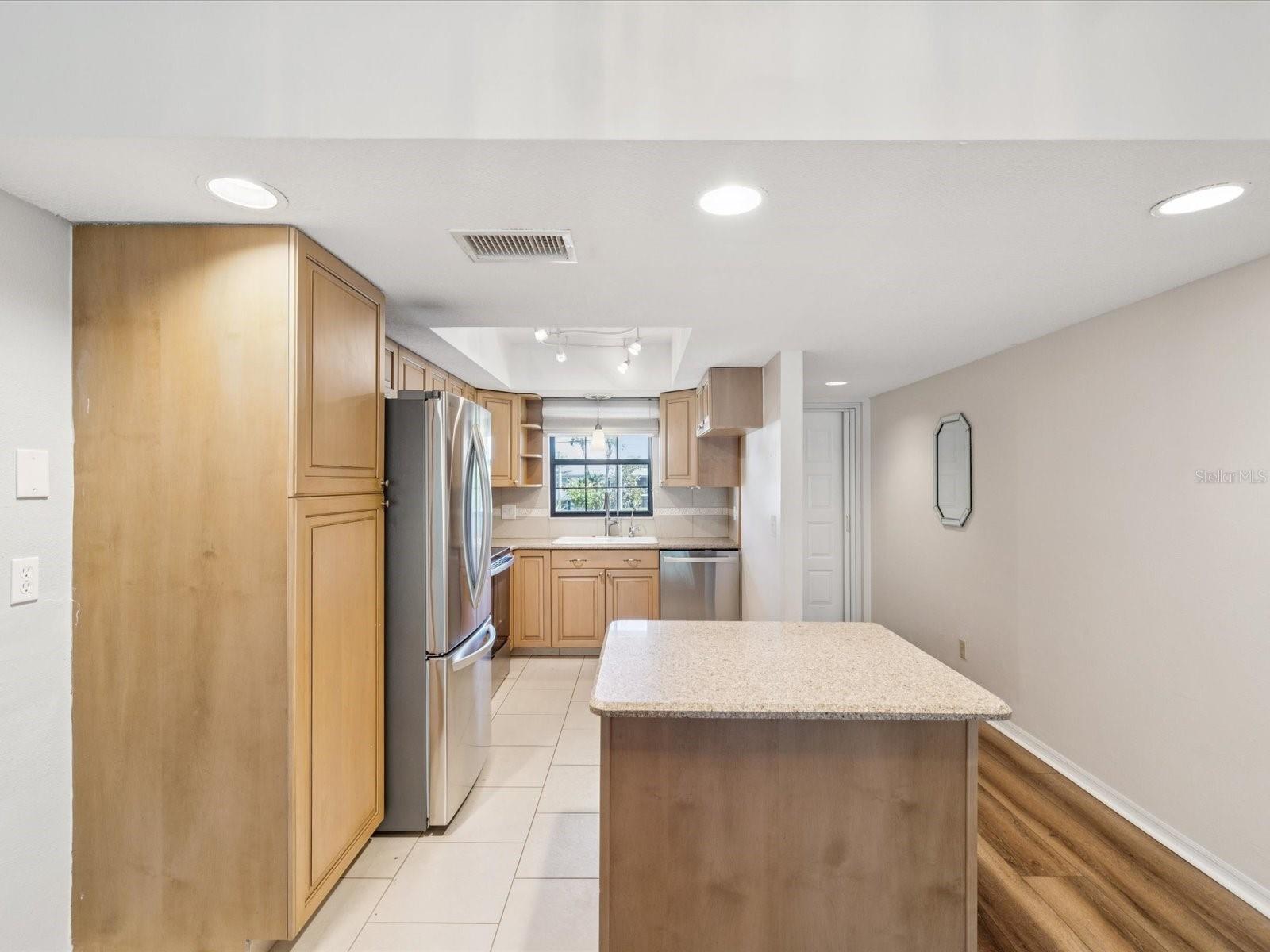 Image 4 of 26 For 12900 Vonn Road E203