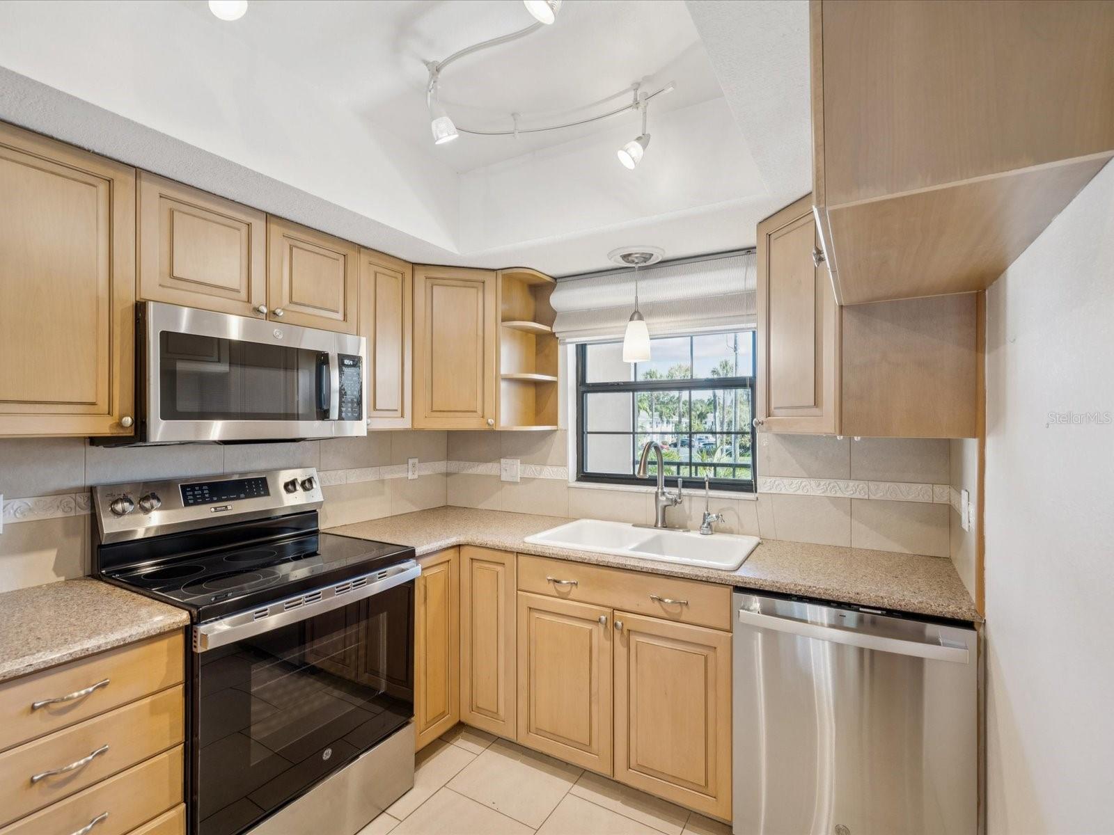 Image 6 of 26 For 12900 Vonn Road E203