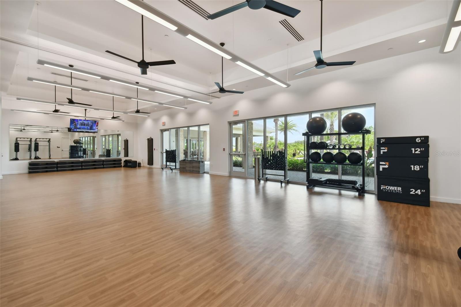 Listing photo id 95 for 29171 Ginnetto Drive